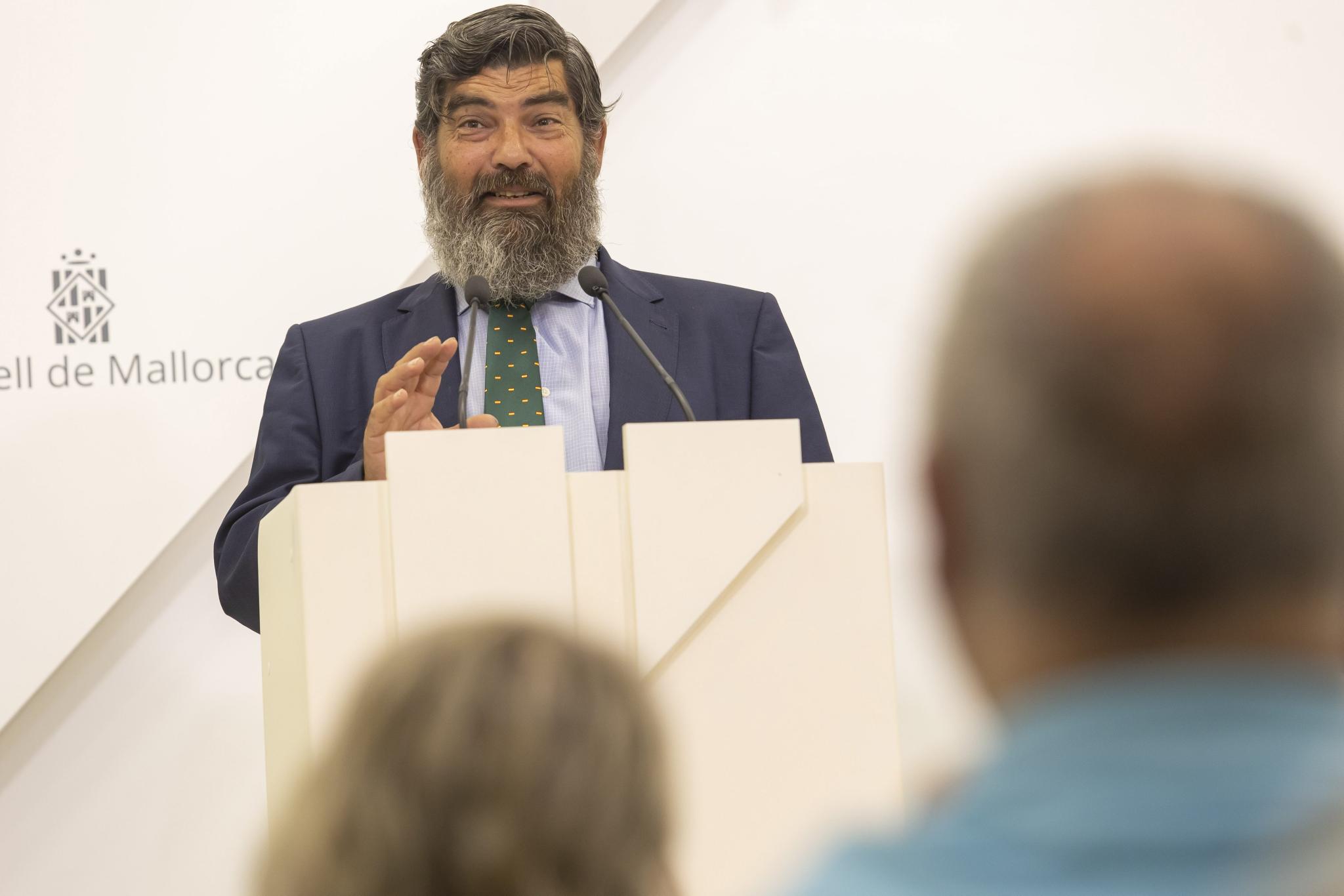 Vox presume de destinar 9 millones de euros en ayudas para familias españolas