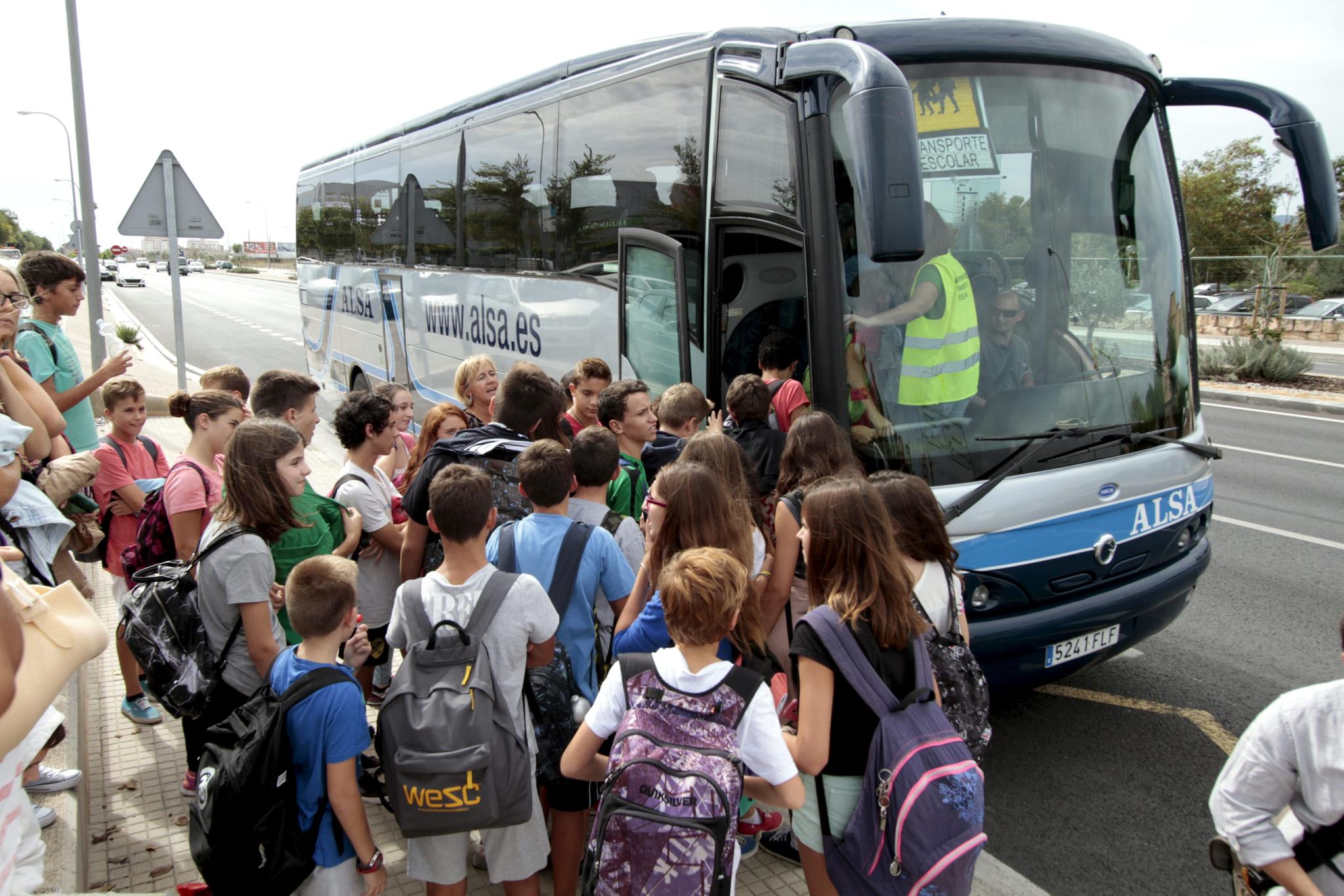 Crece la presión para limitar el precio del transporte para garantizar salidas escolares en Baleares
