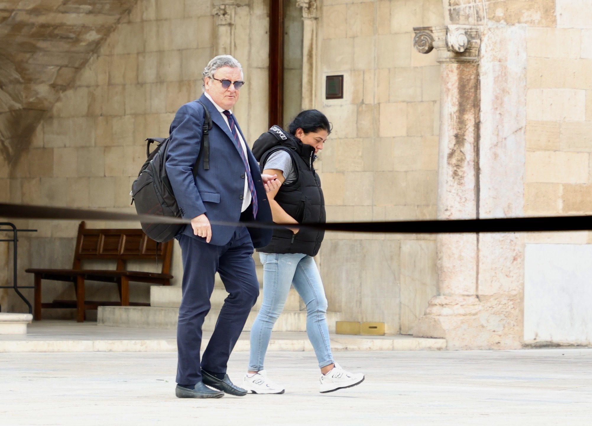 Arrestan a la madre fugada de la bebé arrojada a un contenedor en Porto Cristo