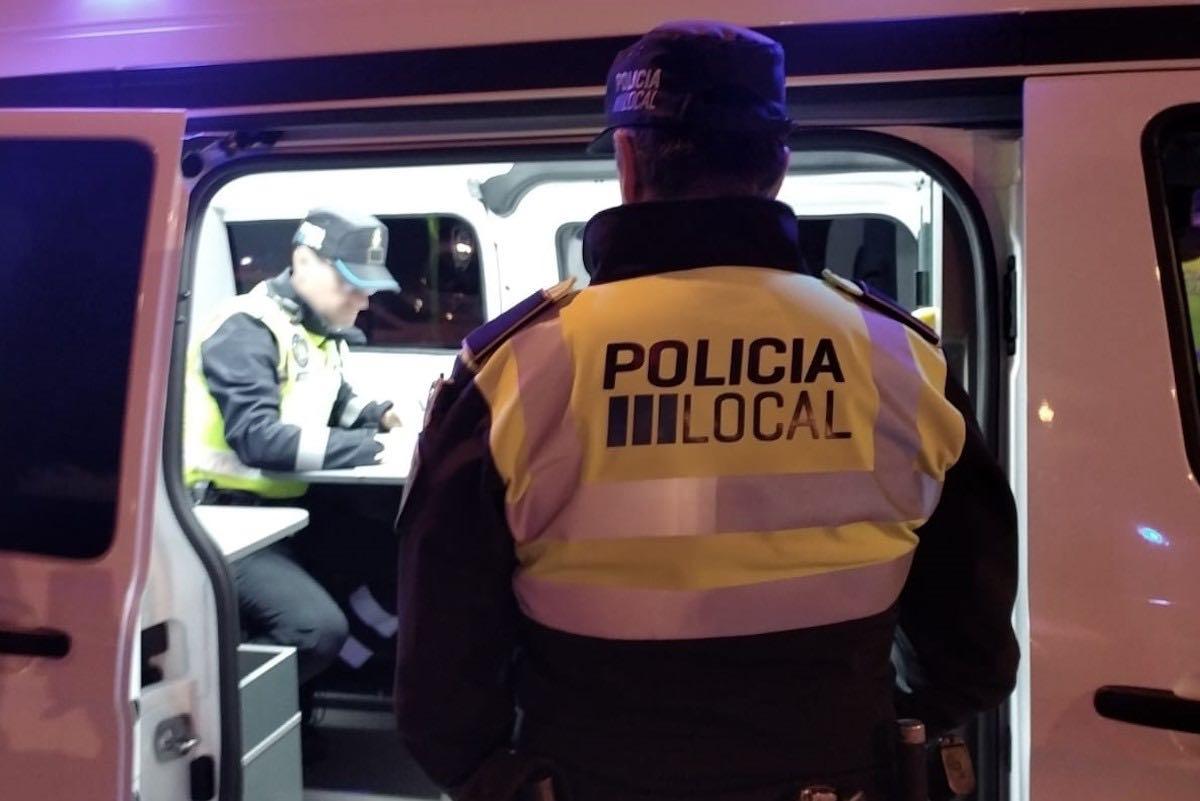 Un conductor ebrio se niega a realizar las pruebas de alcohol y agrede a varios policías locales de Palma