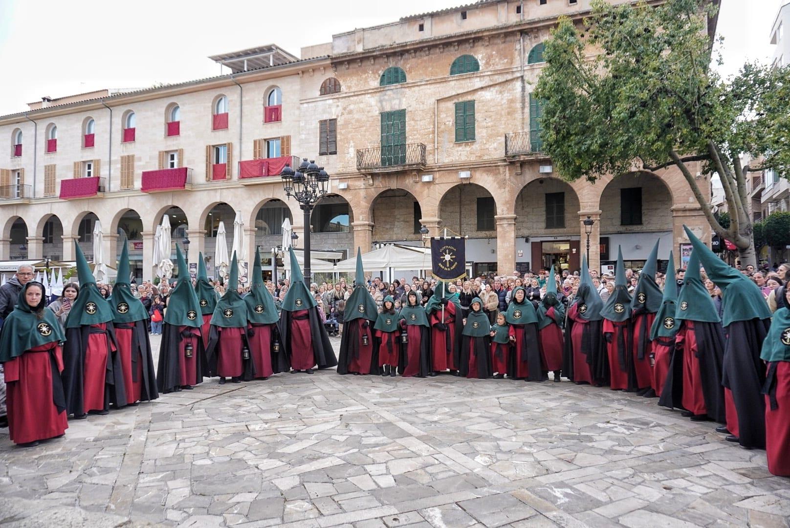 El Divendres Sant de Inca, la única procesión de Mallorca que carga todos los pasos a hombros