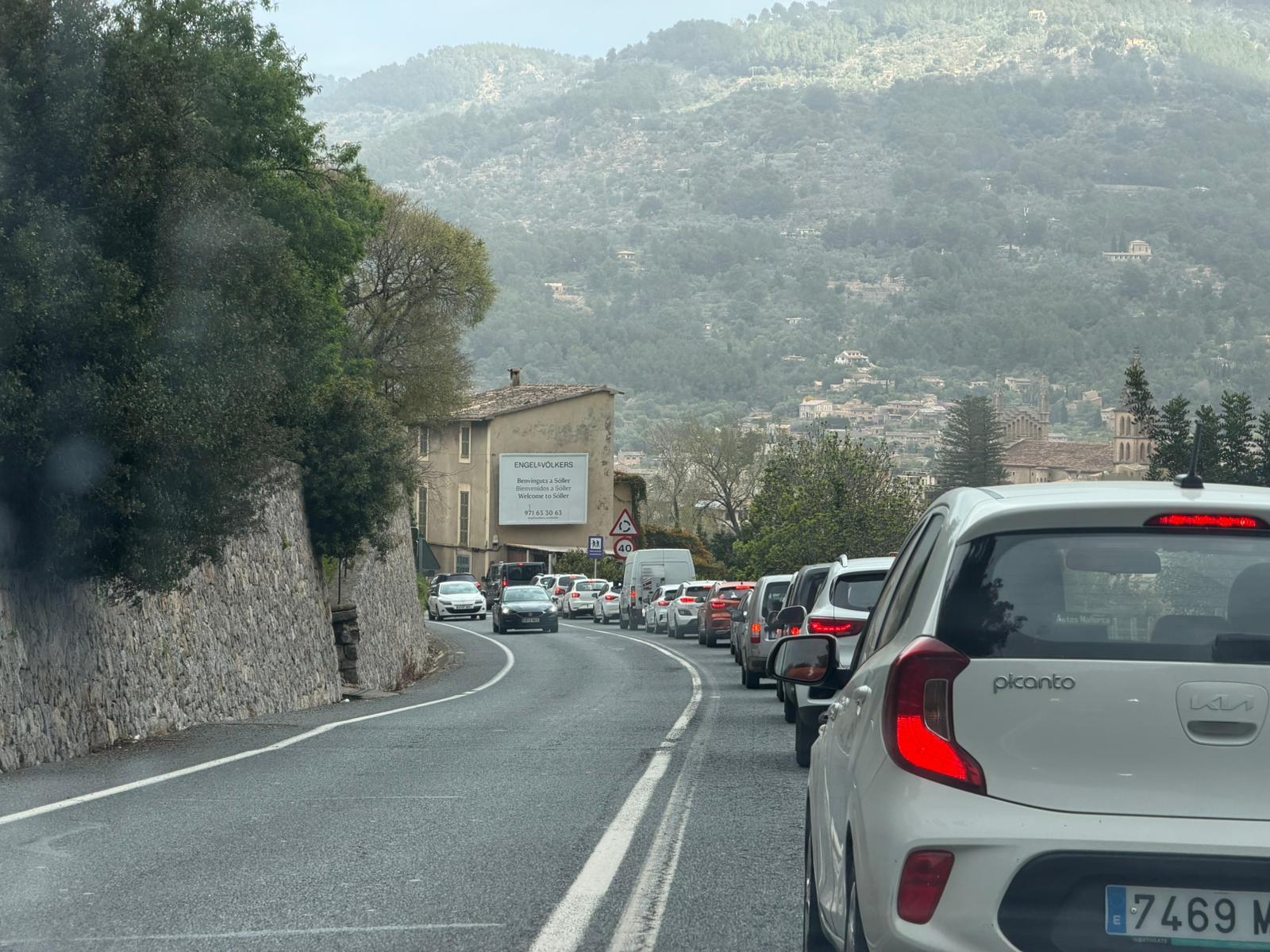 Caos de tráfico en Sóller: el nuevo acceso provoca un colapso en el municipio