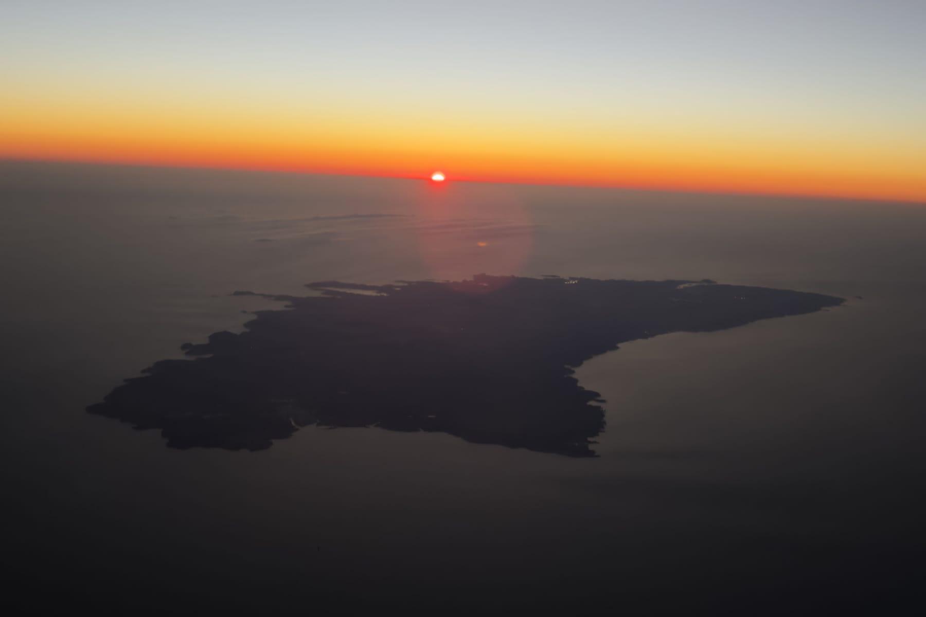 La espectacular fotografía de Menorca captada desde el cielo y justo al amanecer