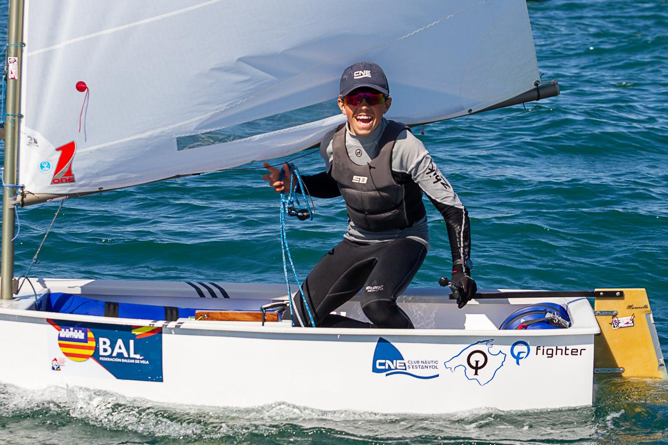 Daniel Capa se hace con el título nacional de Optimist en aguas de Vizcaya