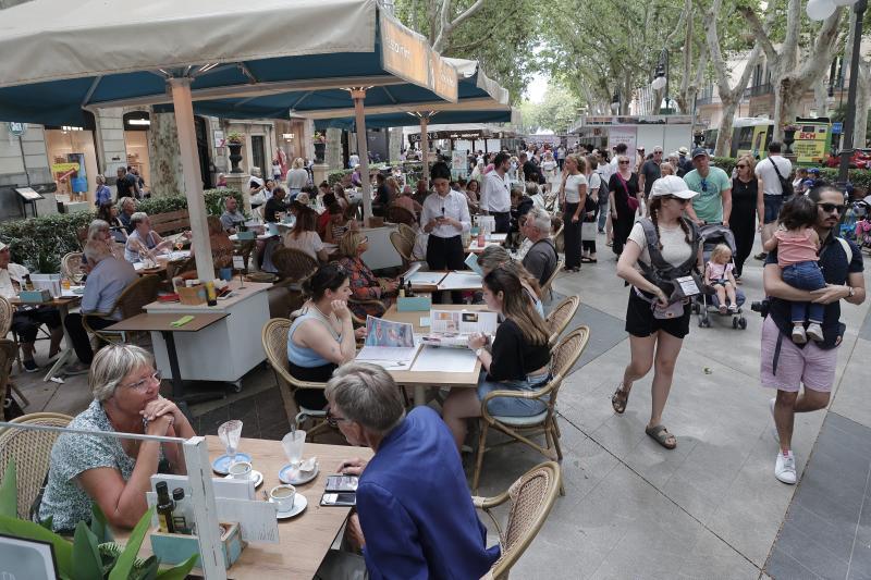 El rechazo a la saturación turística se extiende a los votantes de todos los partidos