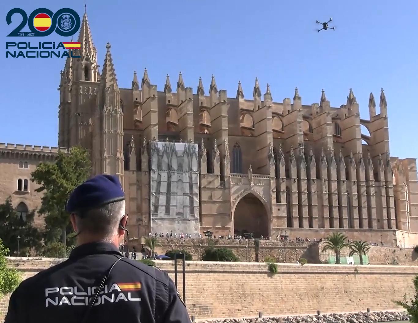 La Policía Nacional sanciona a un piloto de dron por sobrevolar ilegalmente un acto oficial en Palma