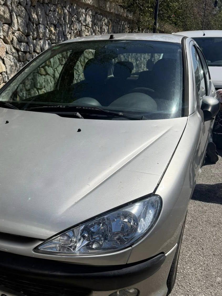 Detenido un hombre con un coche robado y documentación falsa tras sufrir una emergencia médica