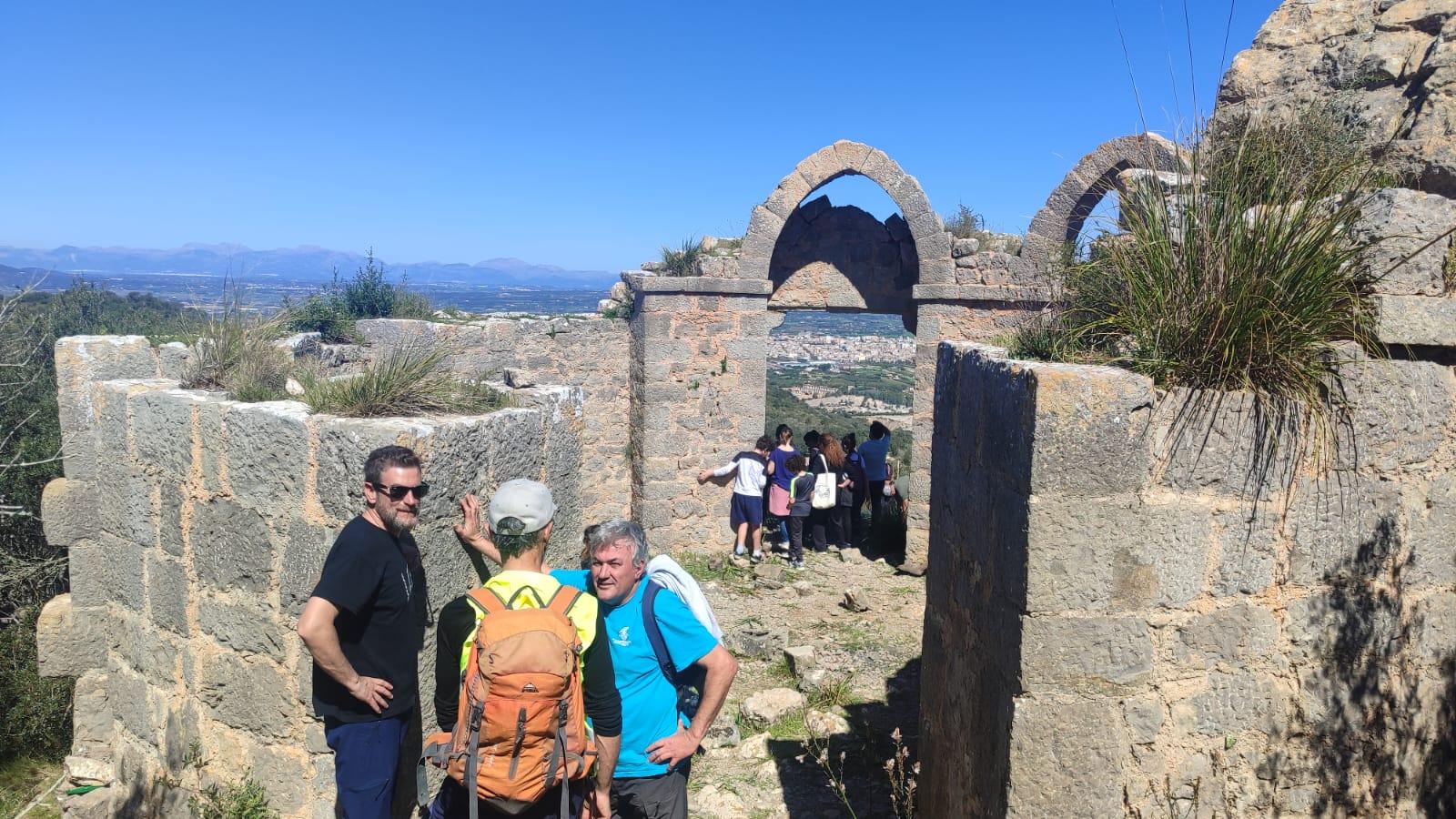 Excursión multitudinaria para denunciar el cierre de los caminos públicos