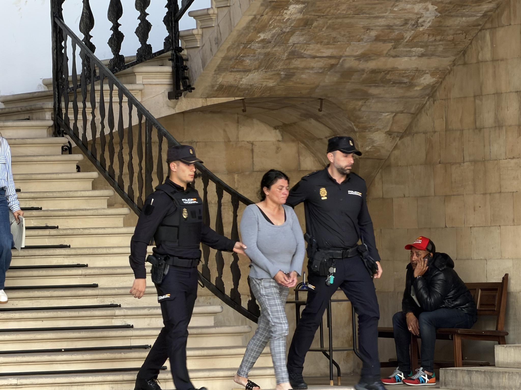 La Audiencia mantiene en la cárcel a la mujer que mató a su bebé tras lanzarlo a un contenedor en Porto Cristo