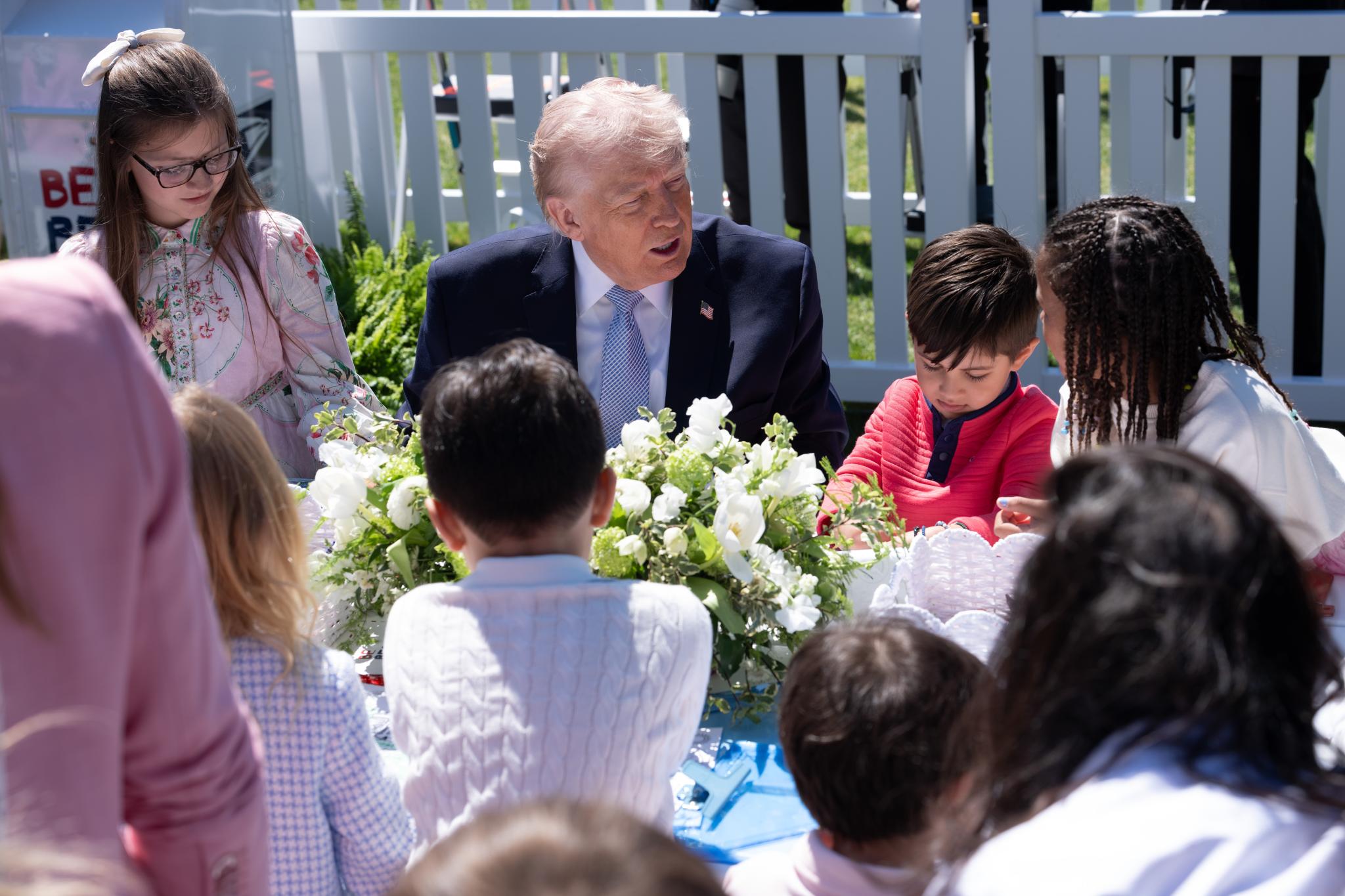 Trump apura la hipérbole: «Esta noche morirá una civilización entera»