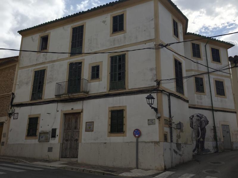 El IBAVI licita la redacción del proyecto para construir 10 pisos públicos en el antiguo cuartel de Bunyola