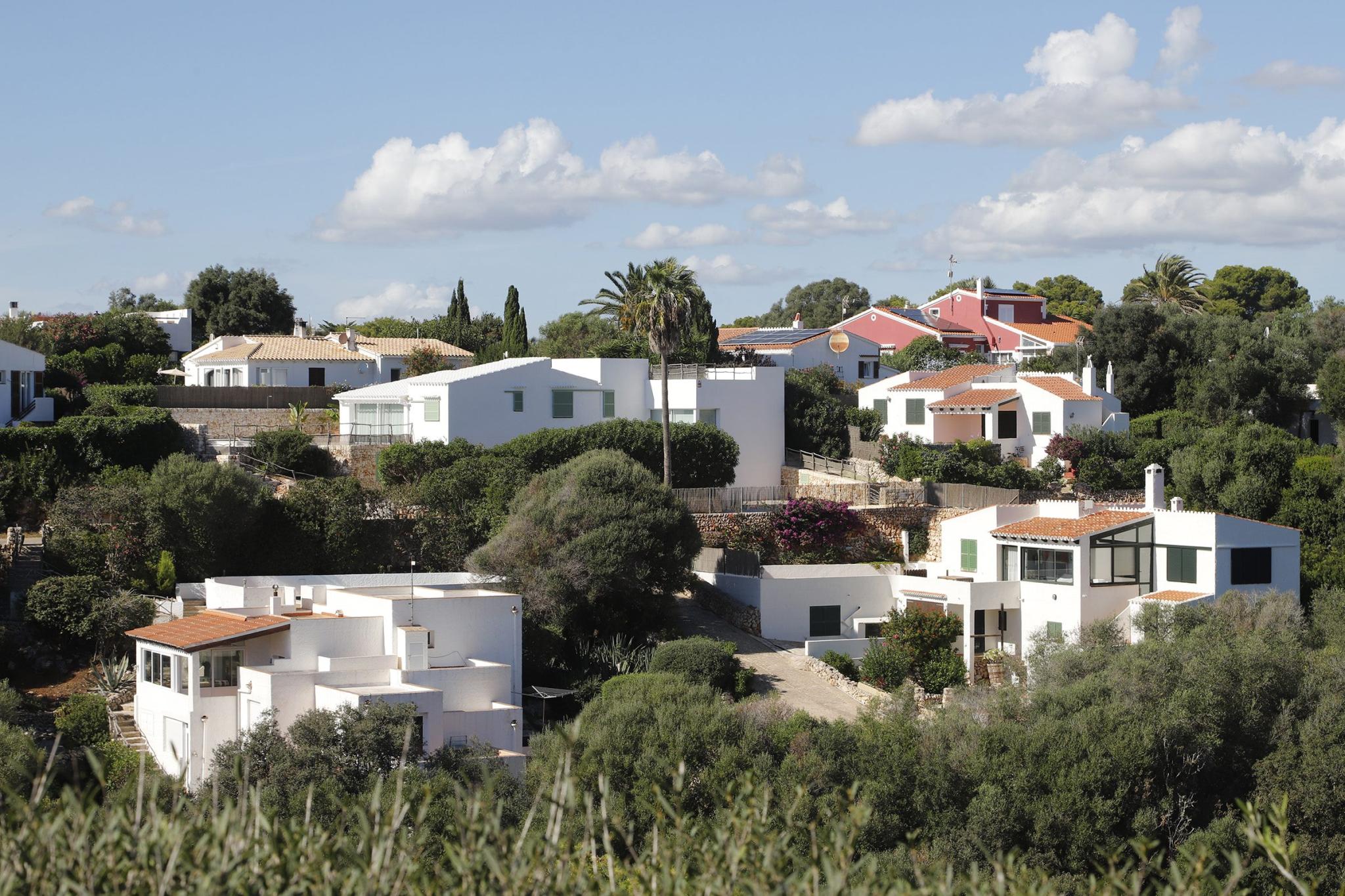 Baleares lidera el consumo medio de agua de las viviendas dispersas