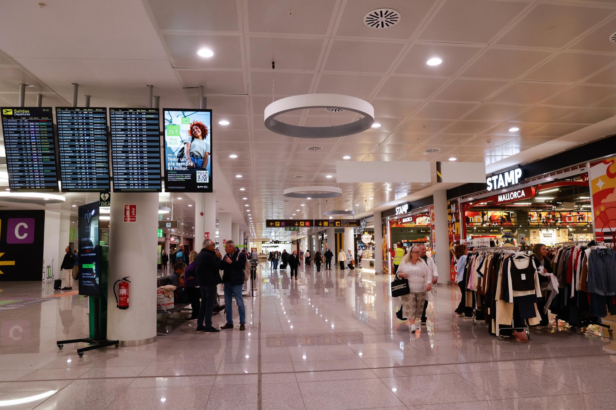 El precio de los vuelos ha subido un 15 % y seguirá al alza: «Si quieres viajar este verano, reserva ya»