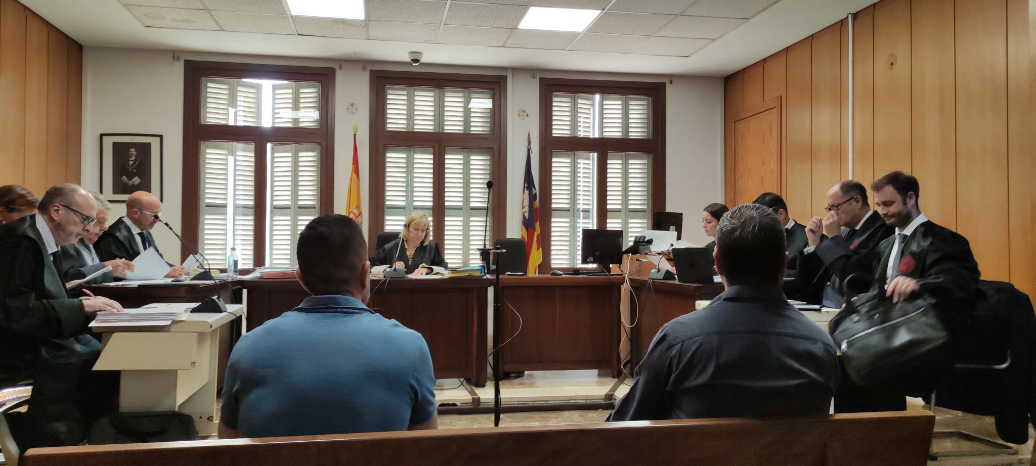 Elevan a cuatro años de cárcel la pena por grabar con cámara oculta a mujeres en el baño de su bar de Palma