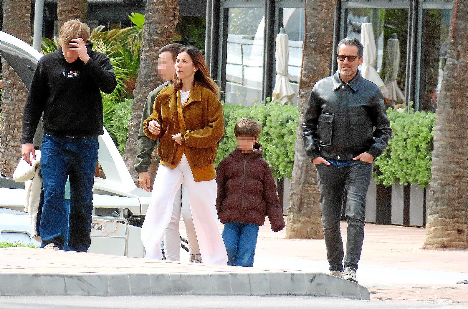 Borja Sémper y Bárbara Goenaga, vacaciones en familia en Mallorca