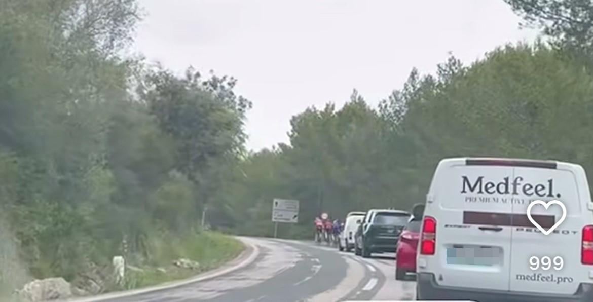 «Un trayecto de 40 minutos se convirtió en hora y media»: quejas por la alta afluencia de ciclistas en la Serra de Tramuntana