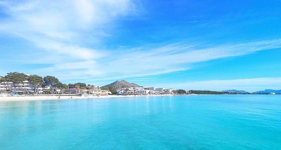 Giro en Alcúdia: el pleno pide ahora por unanimidad que el cable entre por su bahía y no por Pollença