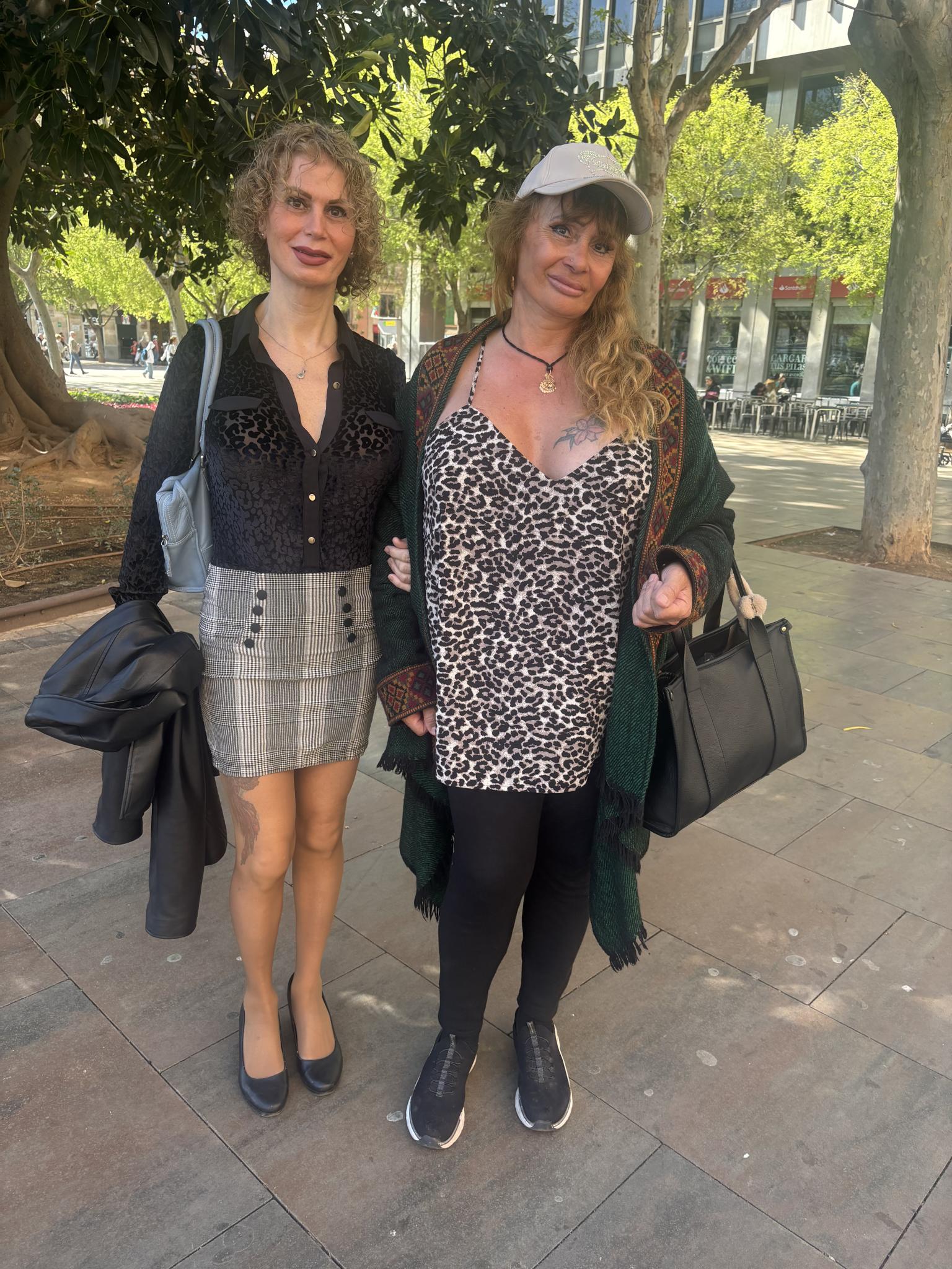 «Nos conocimos siendo hombres, hicimos la transición, y aquí seguimos»