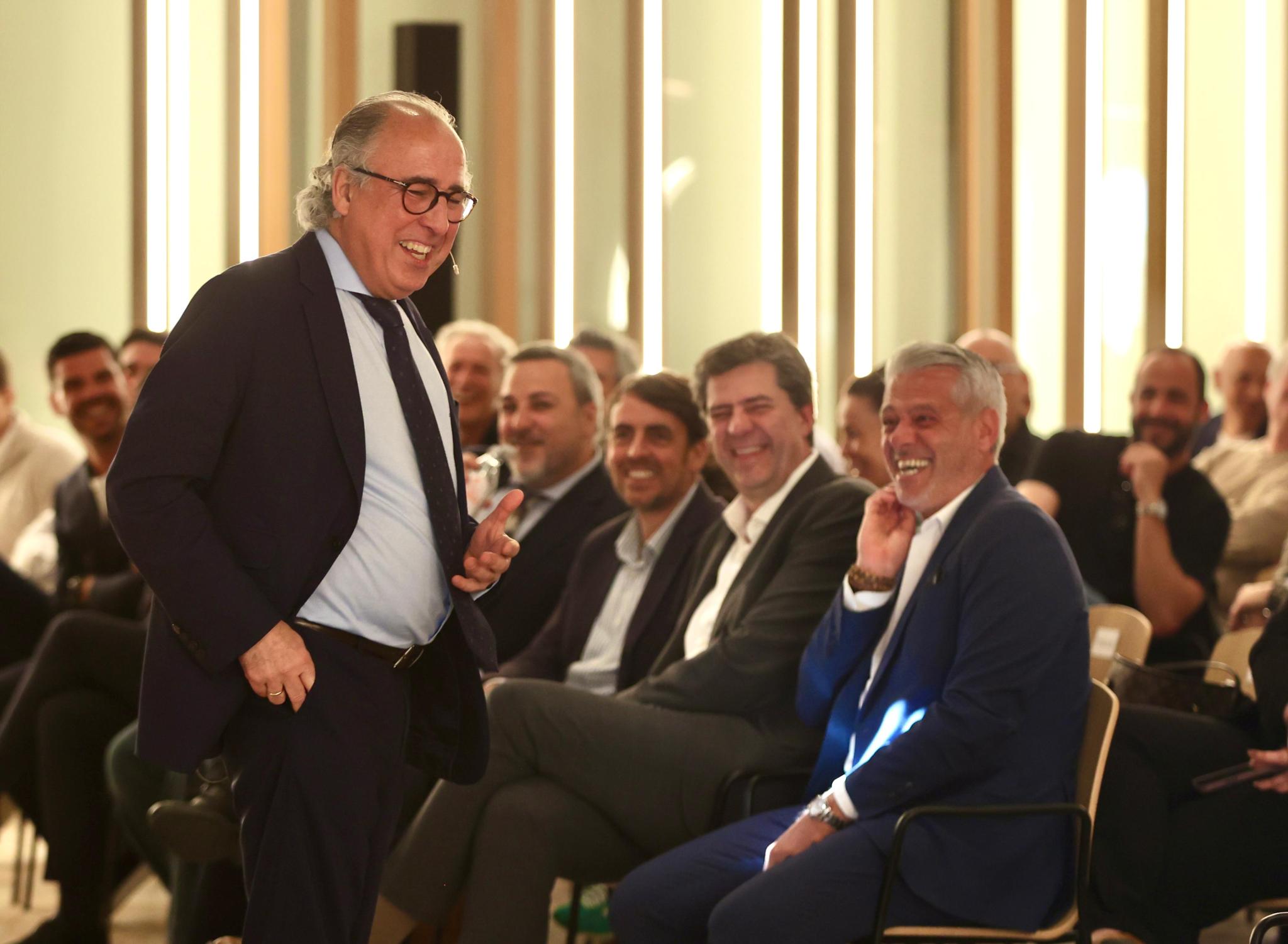 Emilio Duró lleva el fútbol al lado brillante de la vida