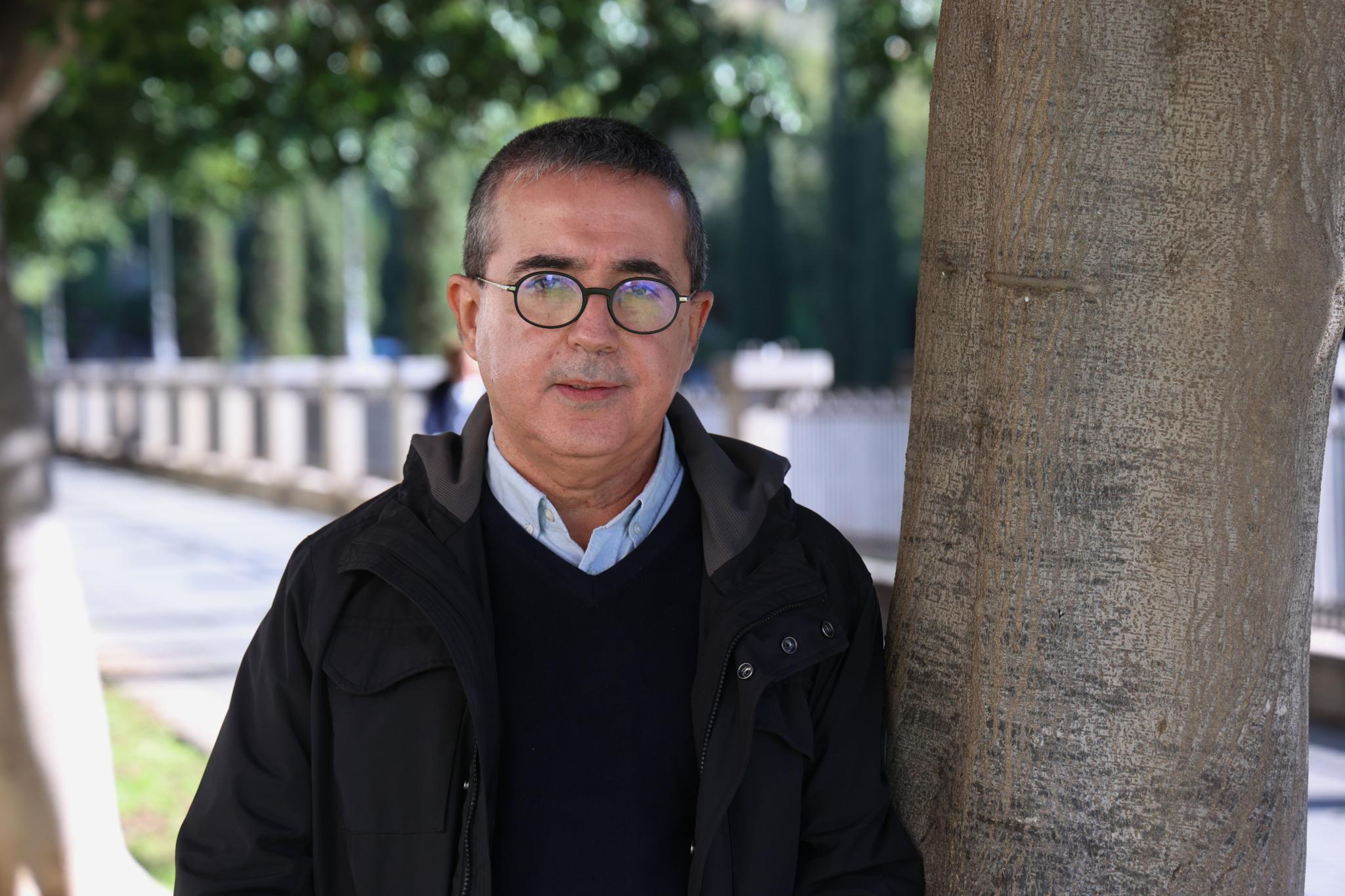 Nicolau Dols traduce al castellano la poesía postsimbolista y detallista de Rodoreda