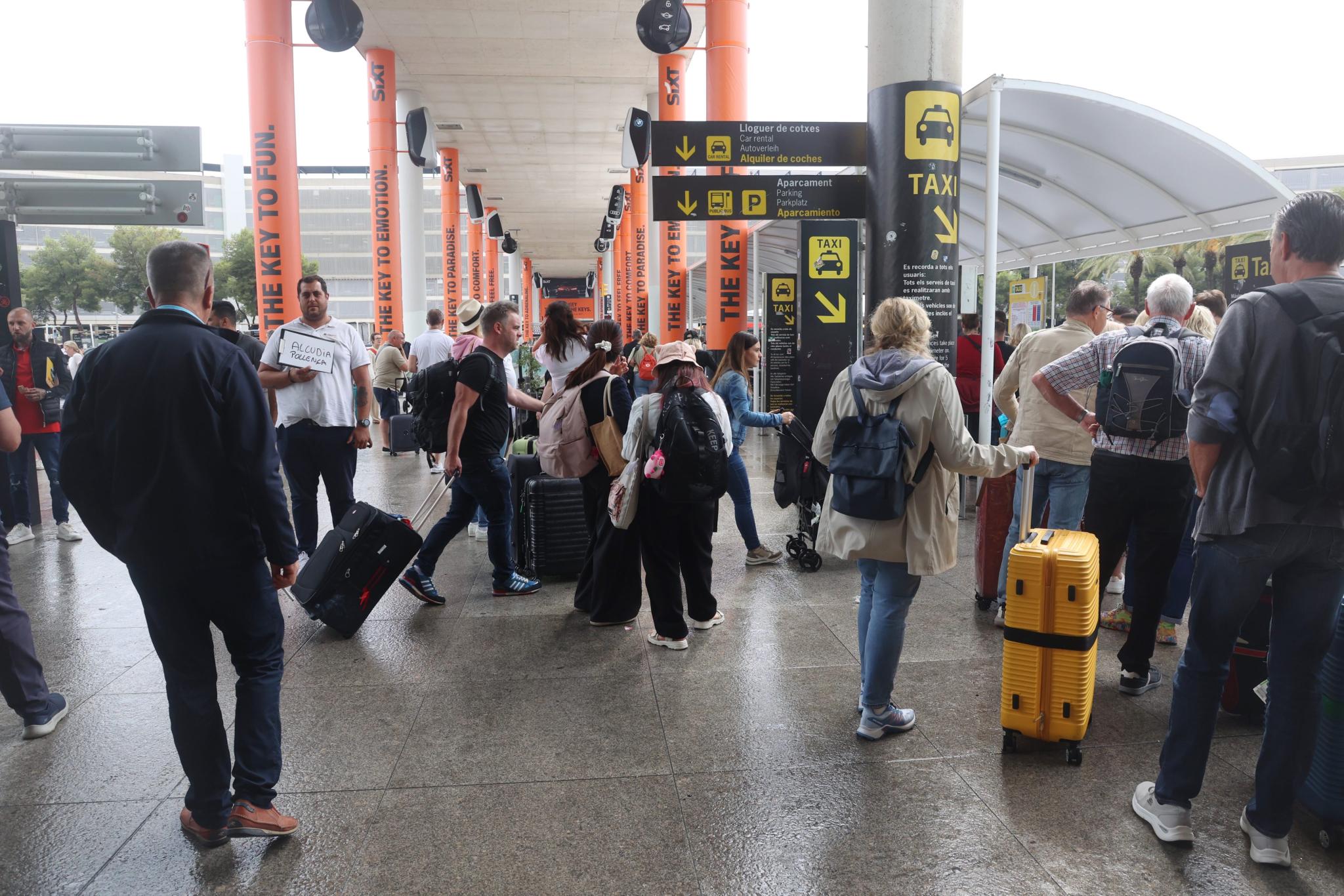 Vuelos retrasados y barcos cancelados por el mal tiempo en Mallorca