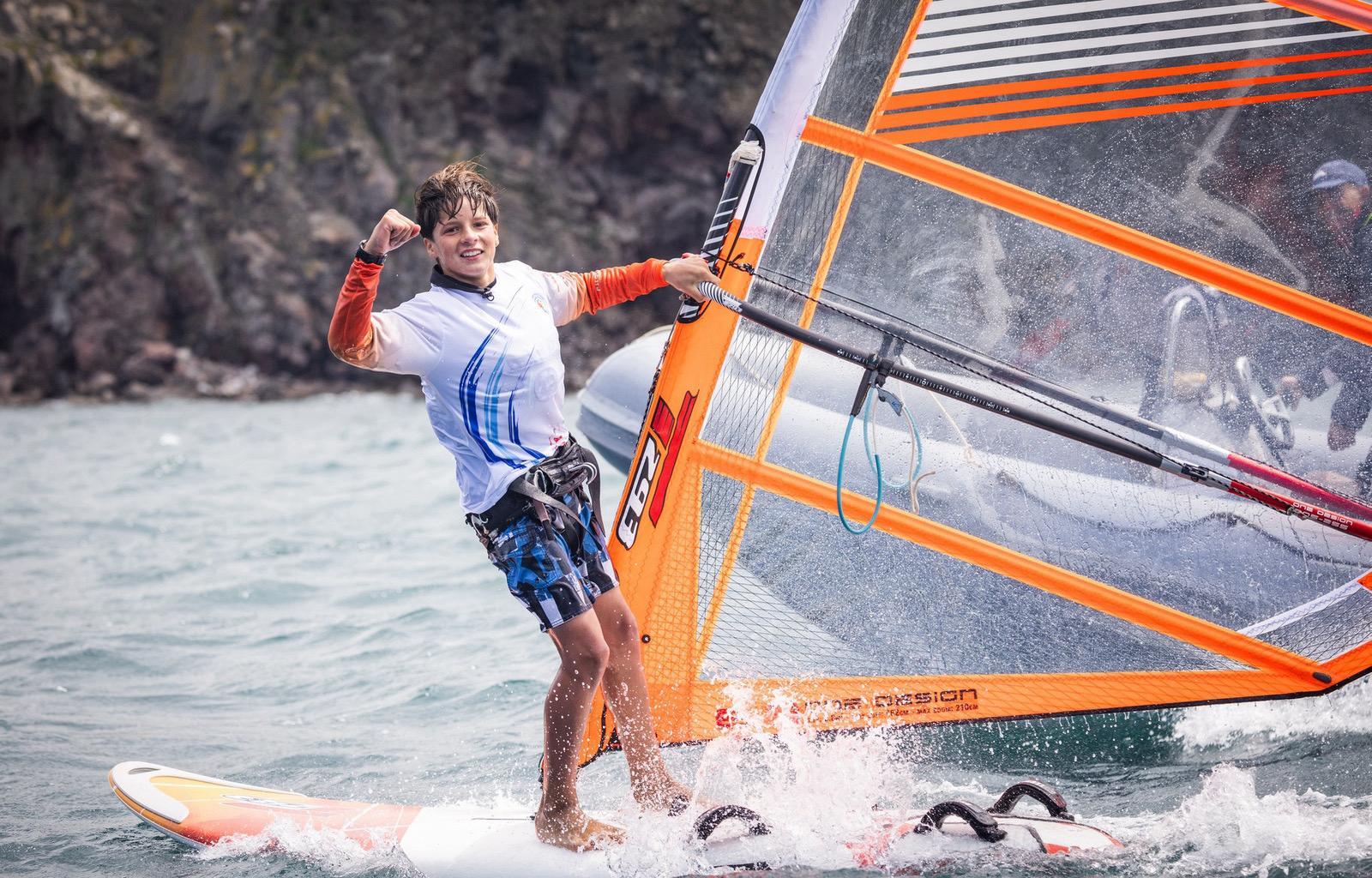 Joshua Castro, triple campeón del mundo de la clase Techno 293 en Turquía