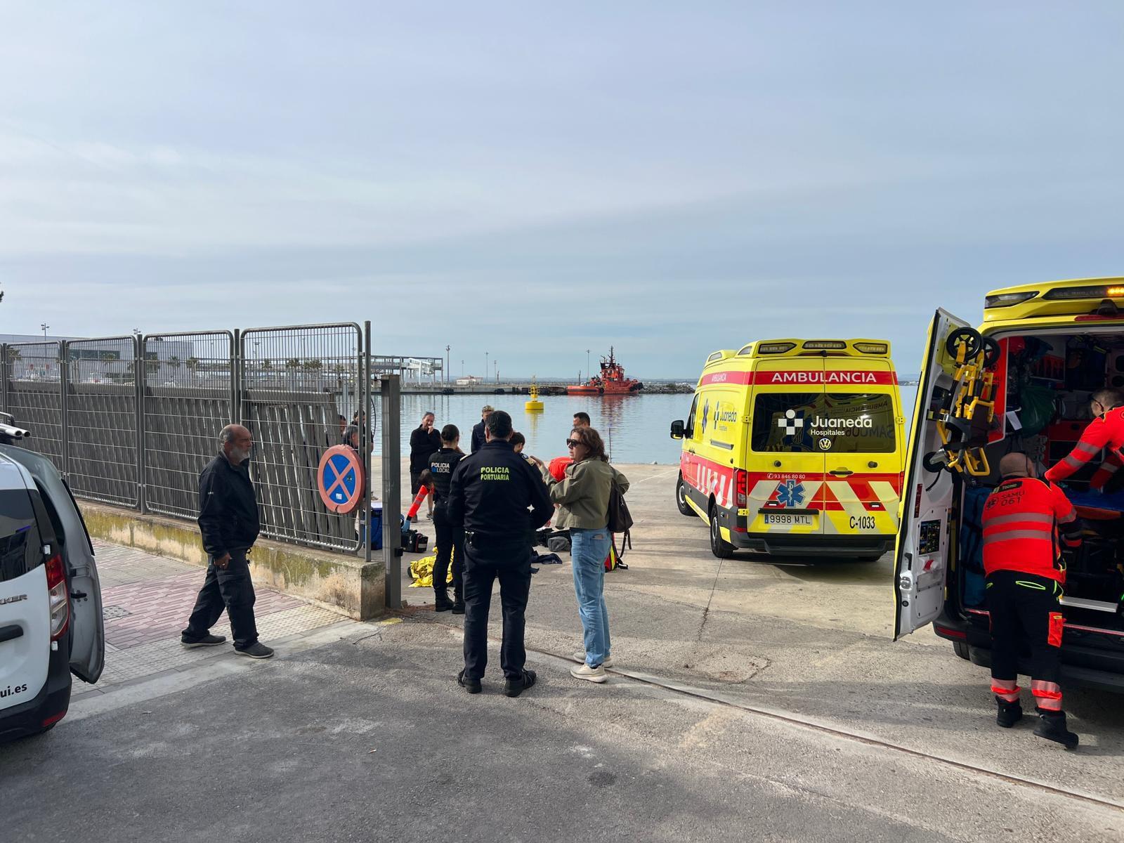 Herido grave un trabajador al caerle encima una puerta metálica en el Port d´Alcúdia