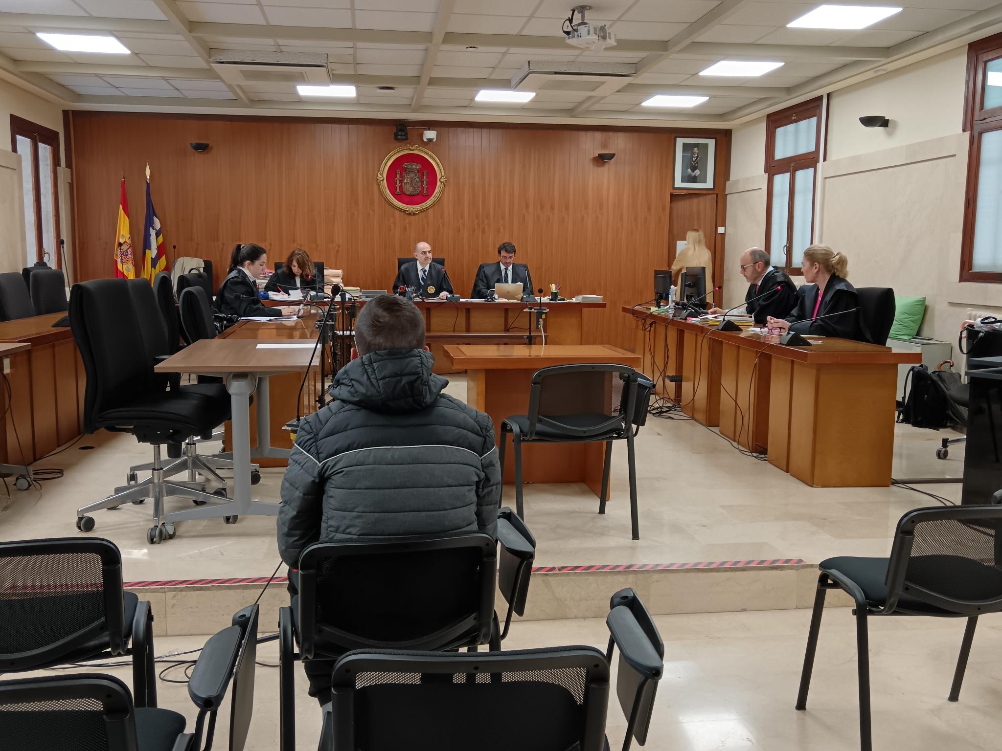 Condenado en Palma por abusos sexuales a su hermana de 15 años mientras dormía