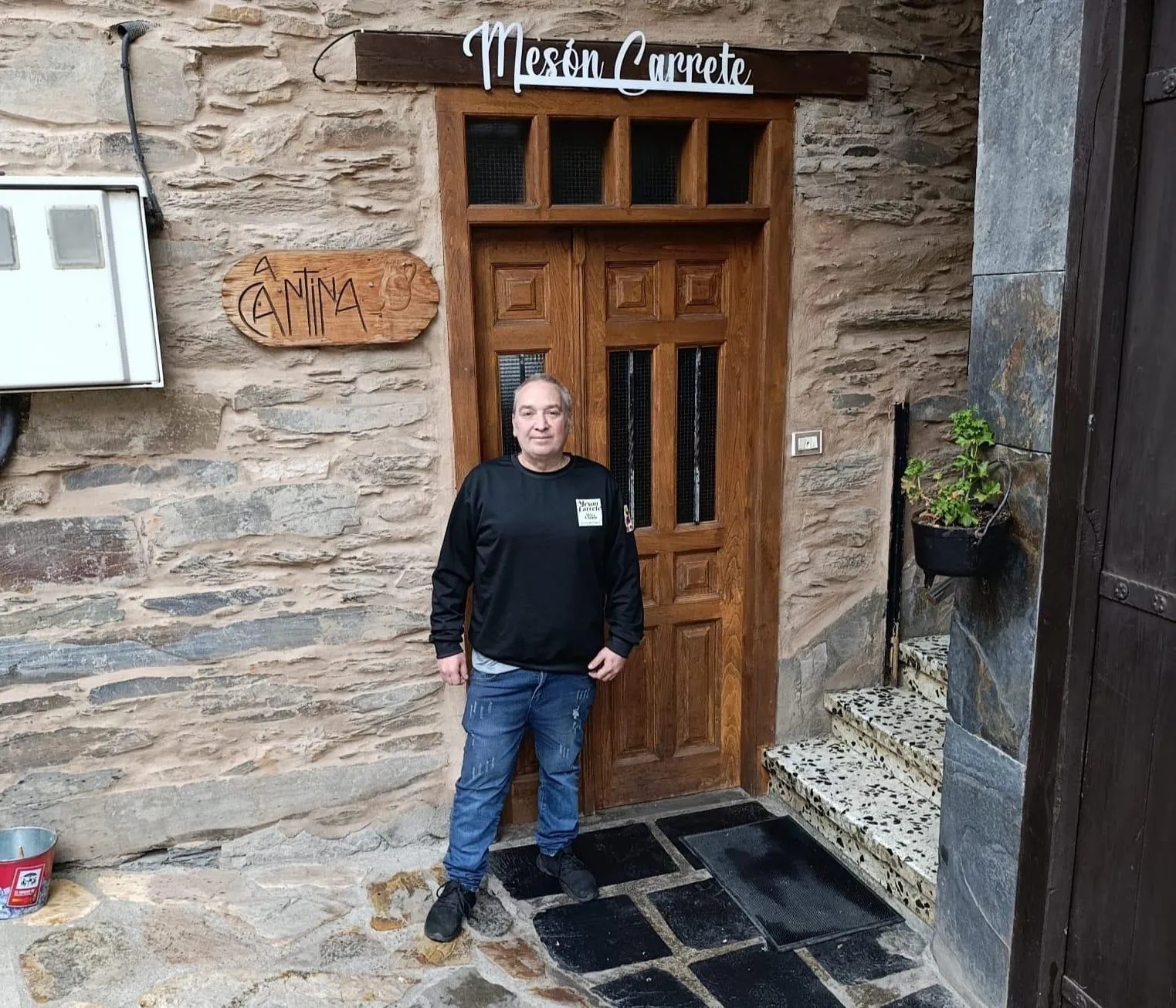 Un mallorquín cambia la Isla por un mesón en una pequeña aldea de Galicia: «Necesitaba dar un giro a mi vida»