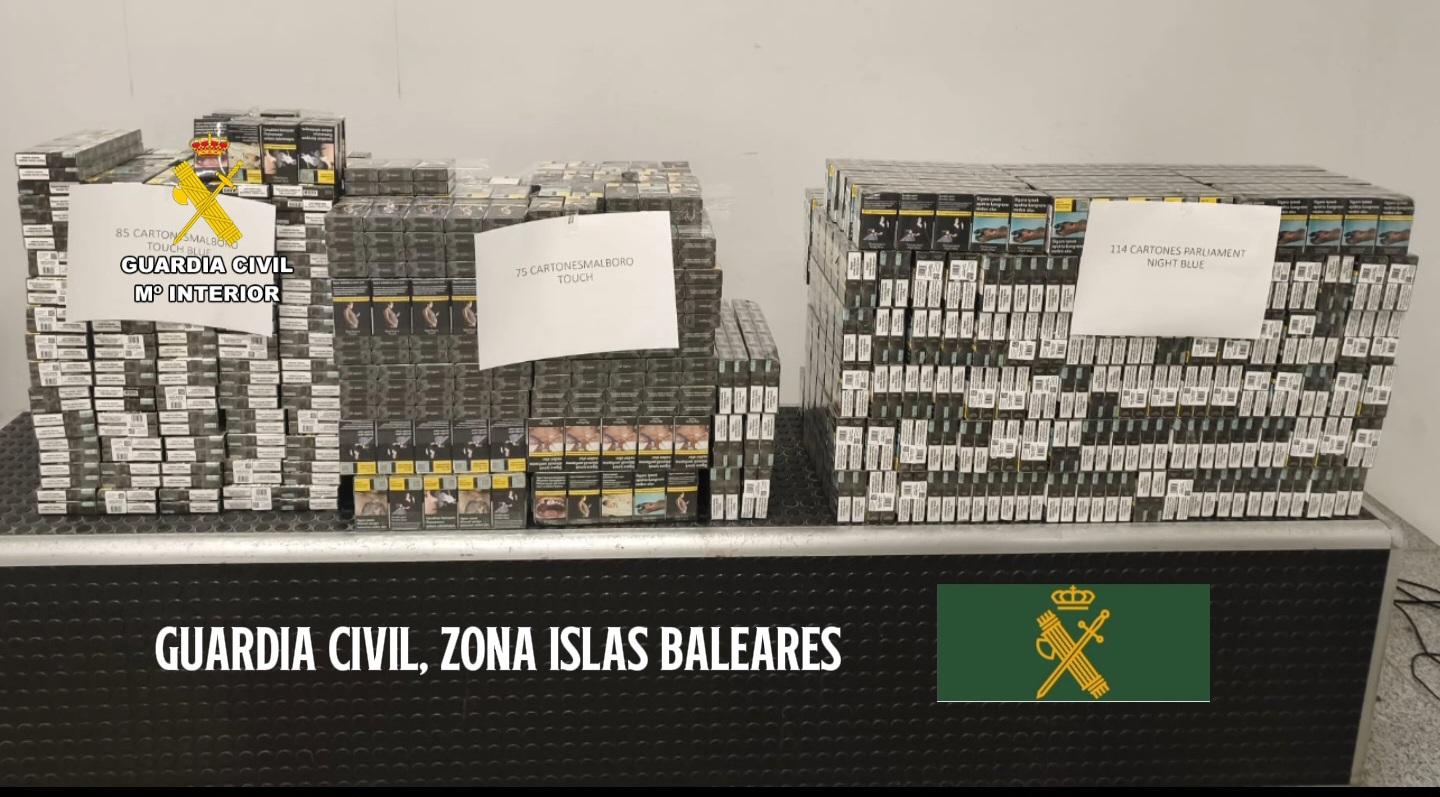 La Guardia Civil intercepta en el Aeropuerto de Palma a dos hombres con 14.844 euros de tabaco