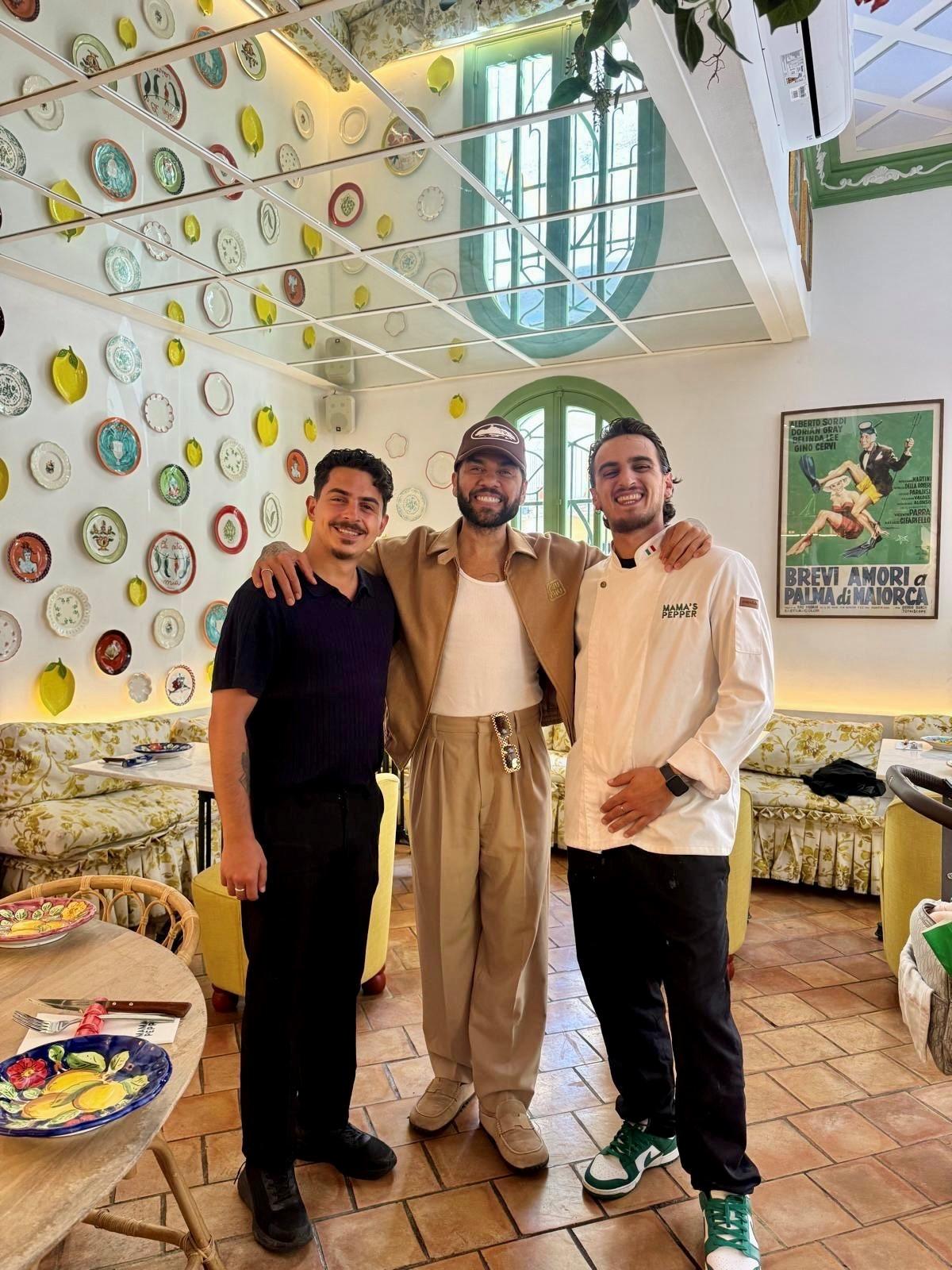 Dani Alves y Joana Sanz disfrutan de unos días en Palma entre trabajo, paseos y gastronomía italiana