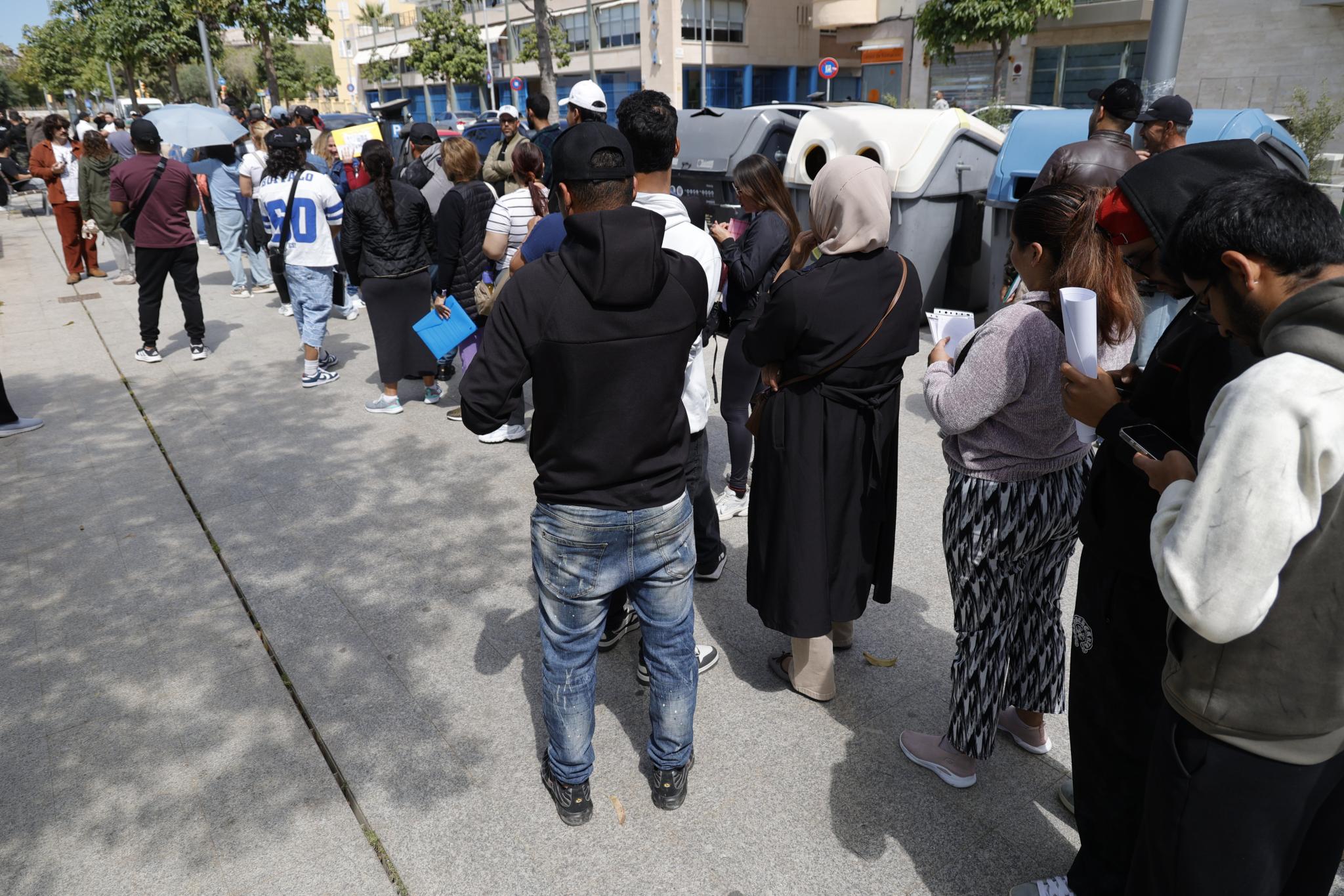 Las entidades sociales llaman a la calma: «El primer día no se va a poder atender a todos»