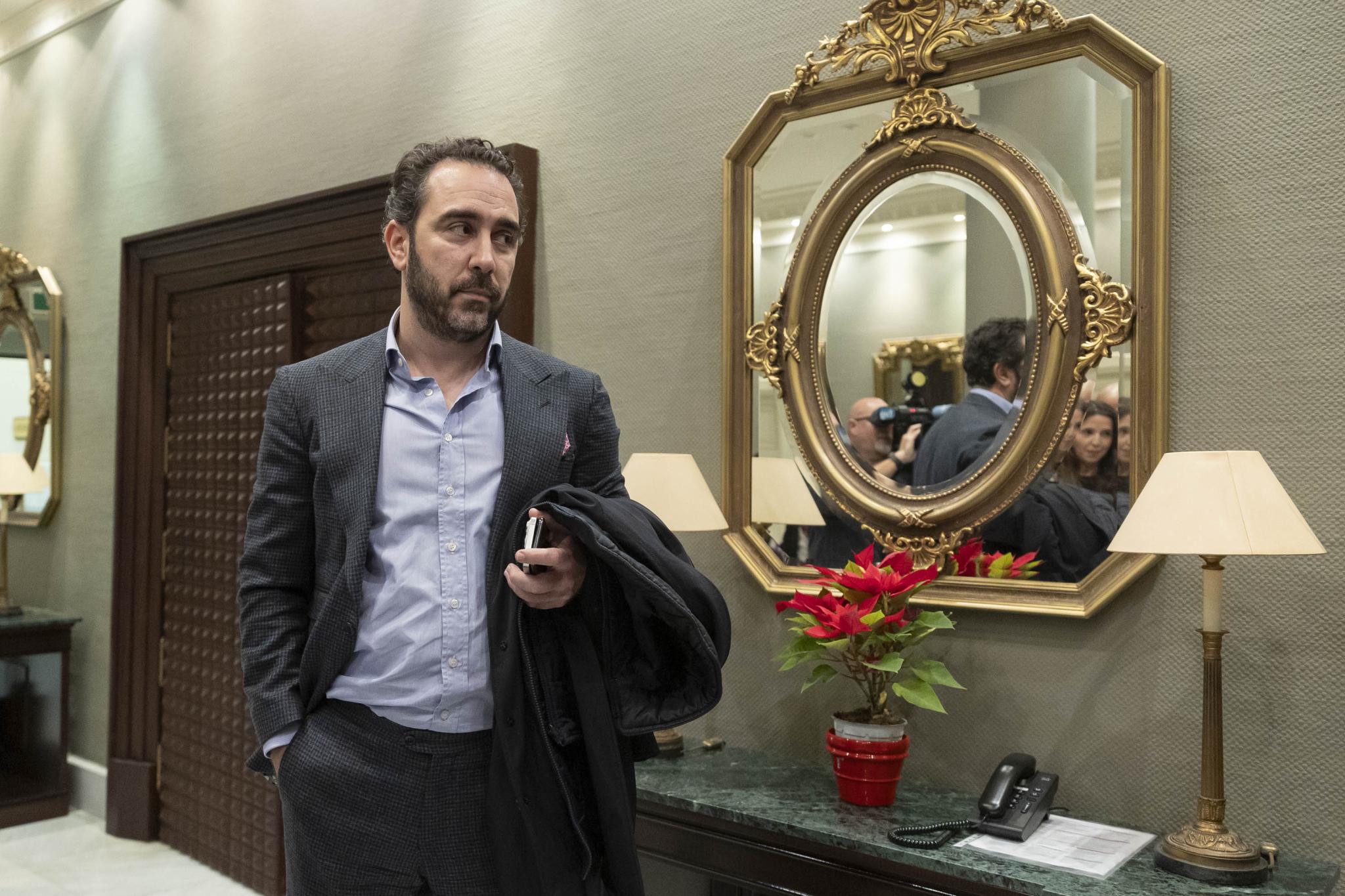 Aldama recibió autorización para entrar en el Consolat con su coche por mediación de Koldo