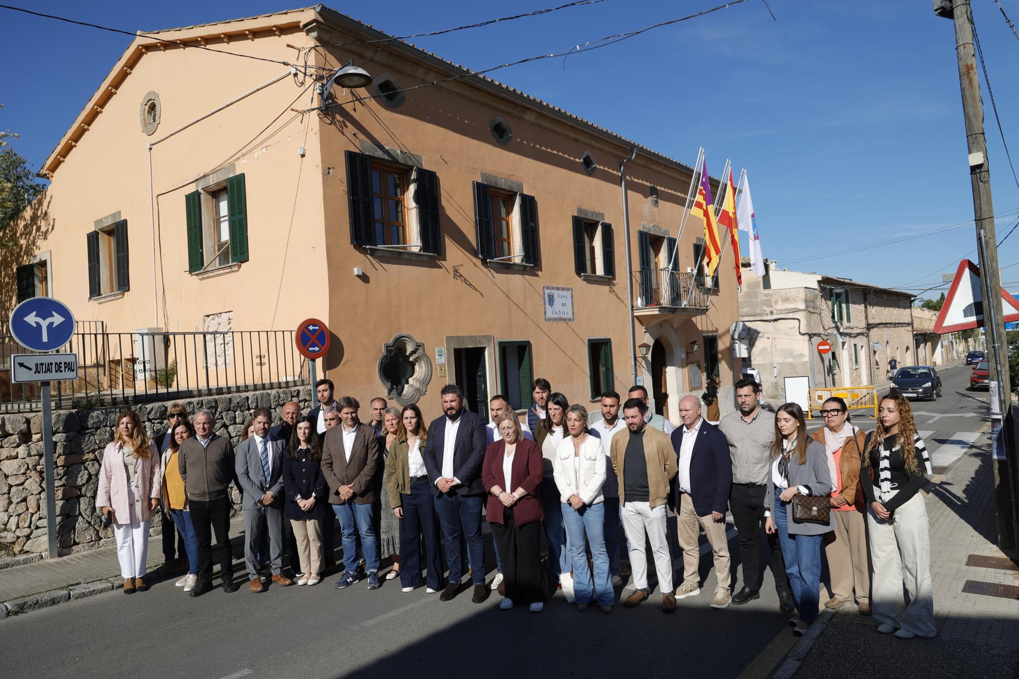 Los alcaldes del PP denuncian un colapso en los ayuntamientos por el proceso de regularización de inmigrantes