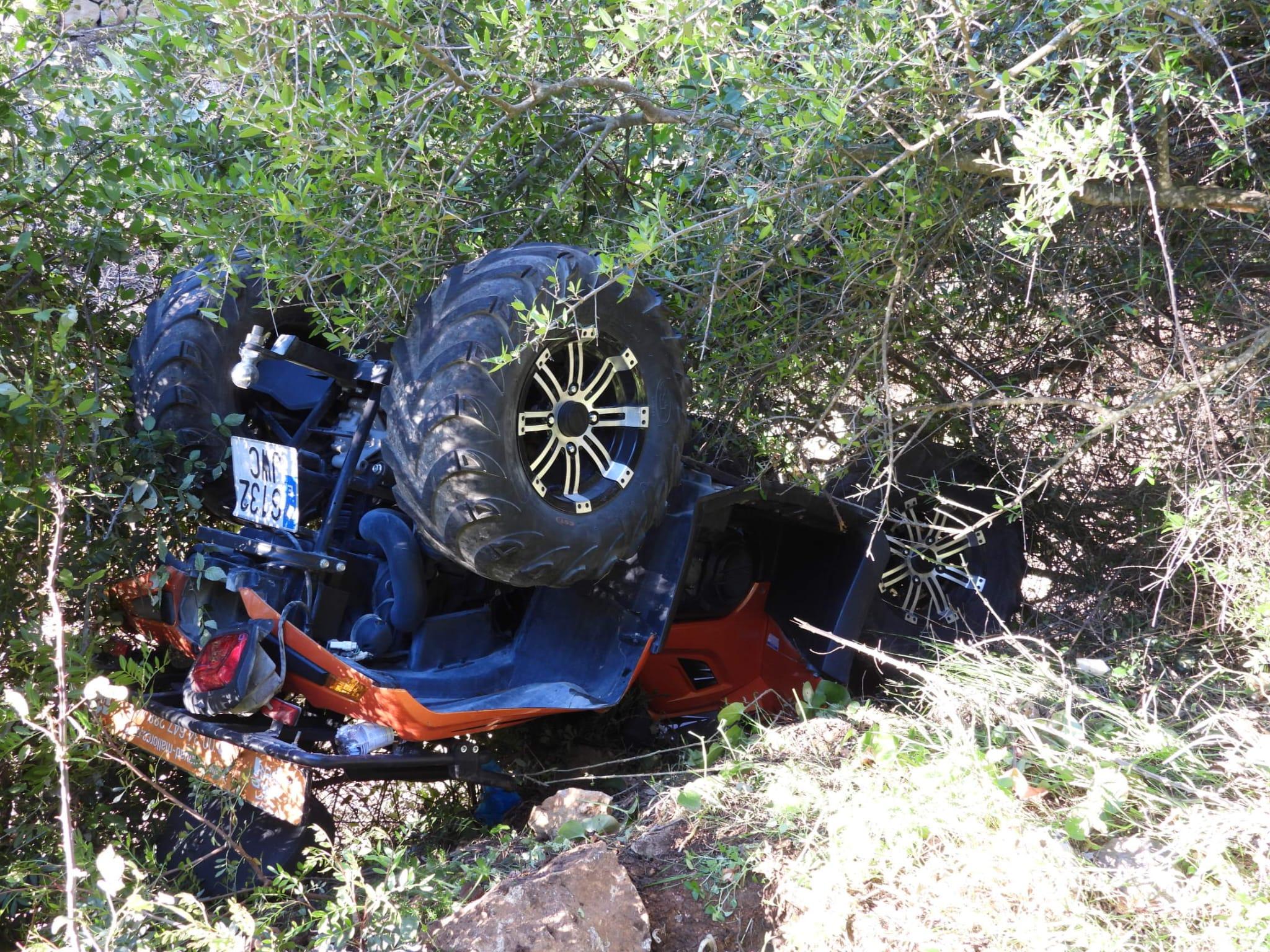 Aparatoso accidente de un quad en el que viajaban una madre y su hijo de 7 años entre s'Arracó y Sant Elm
