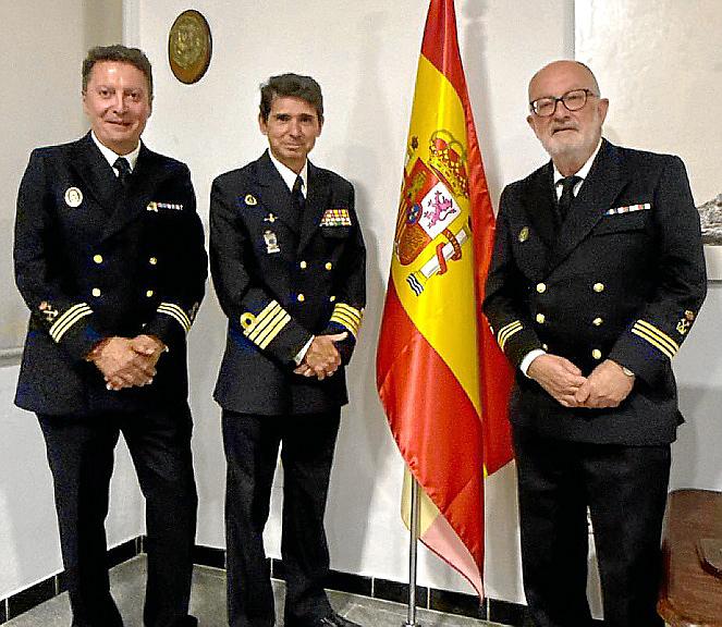 Arriado solemne de la bandera en la Base Naval de Porto Pi