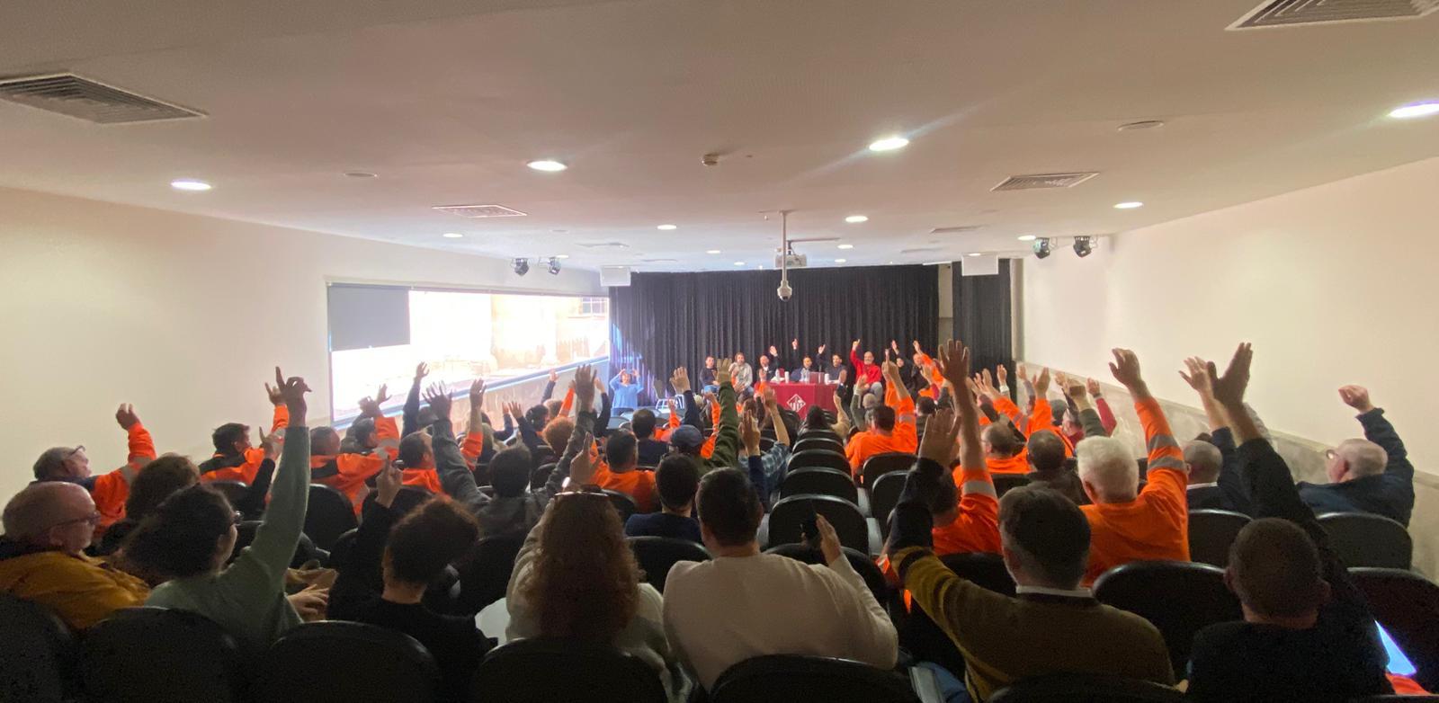 La alcaldesa intenta, en vano, paralizar las movilizaciones de los empleados