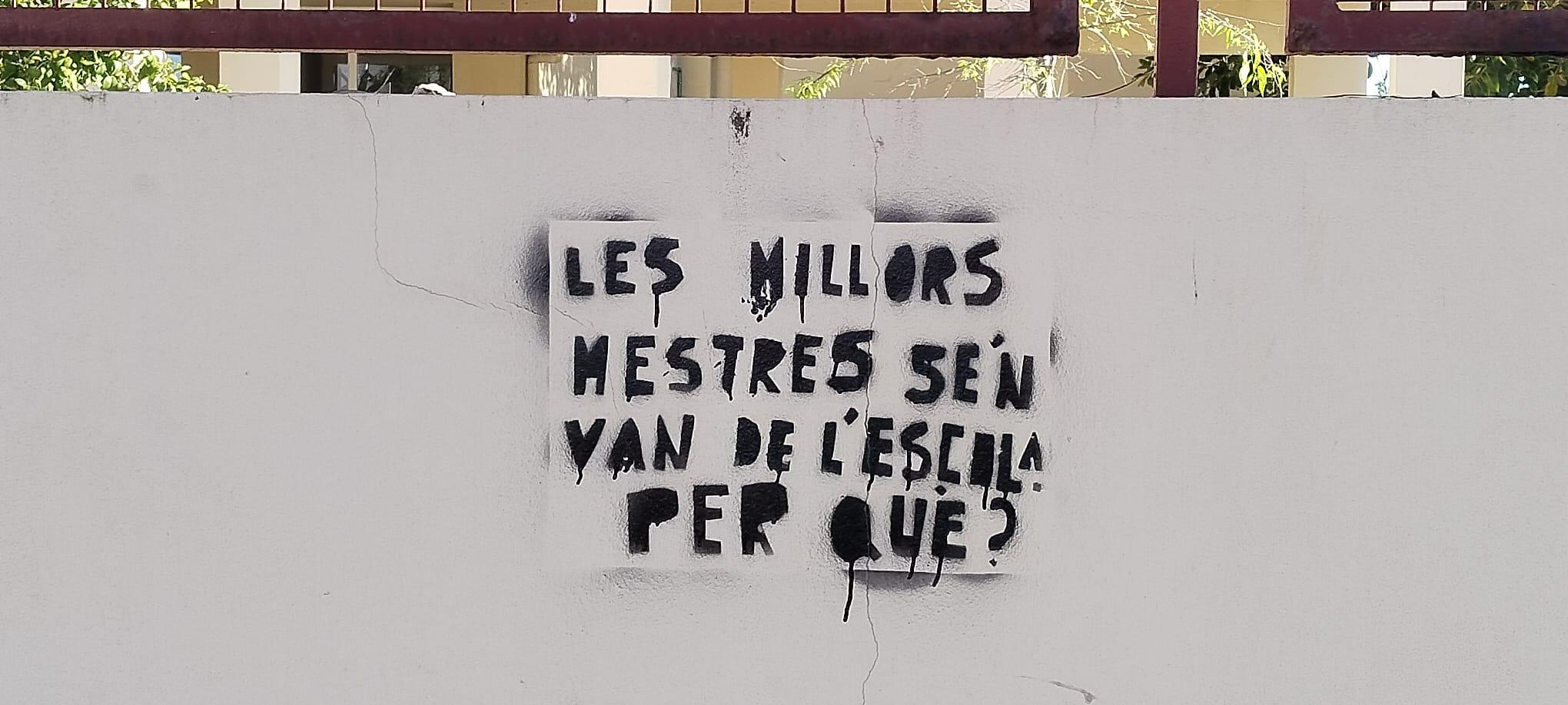 Aparecen pintadas en el colegio de El Molinar contra la dirección del centro