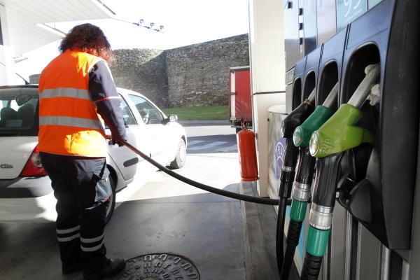 Huelga y paros en las gasolineras de Baleares: «Venden el combustible por las nubes y los precios están por los suelos»