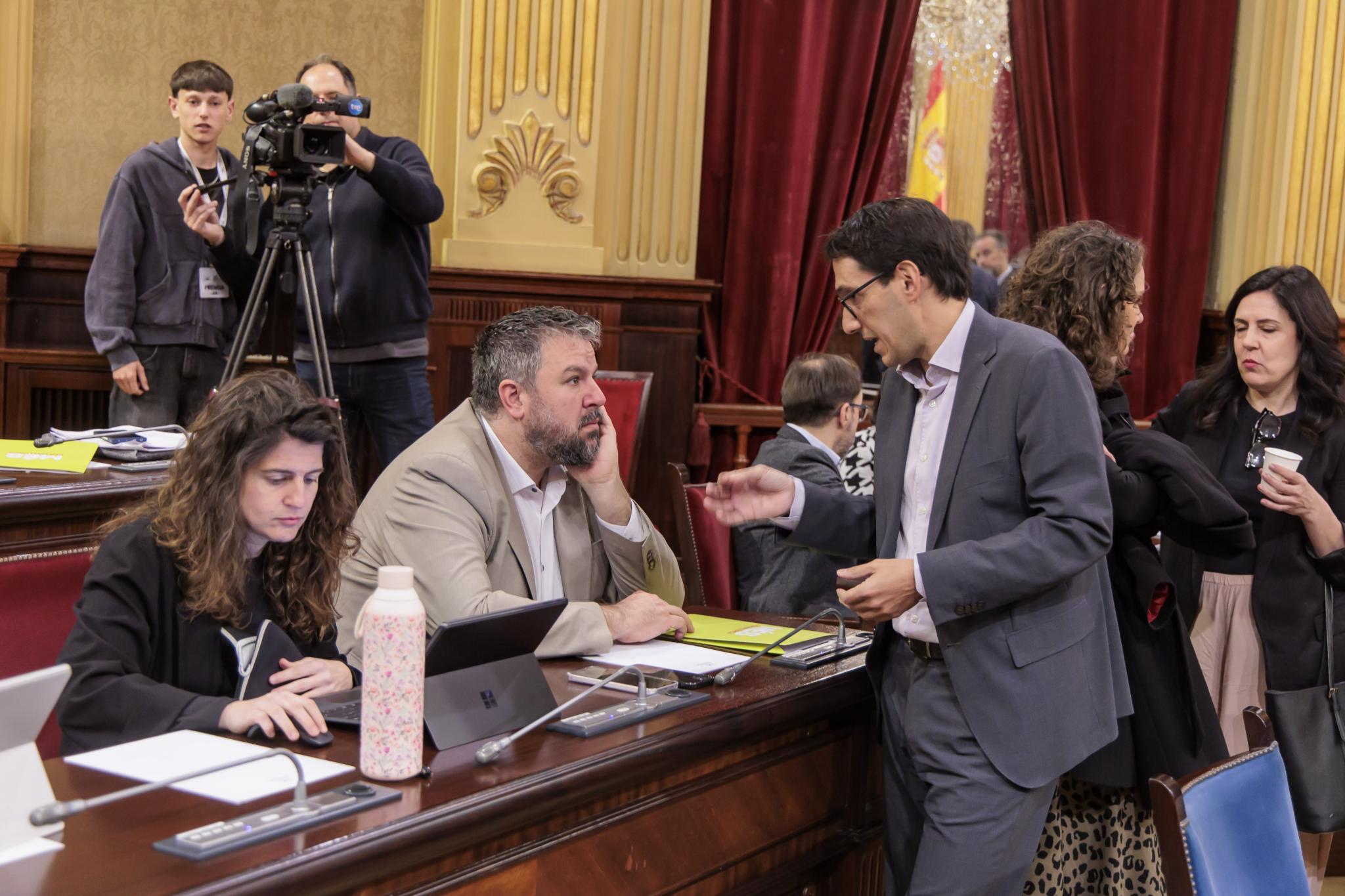 La izquierda pide un acto en el Parlament por los 40 años de la Ley de Normalización