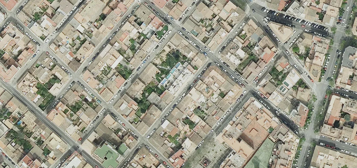 De los huertos verdes al azul de las piscinas: el color que deja la destrucción del territorio