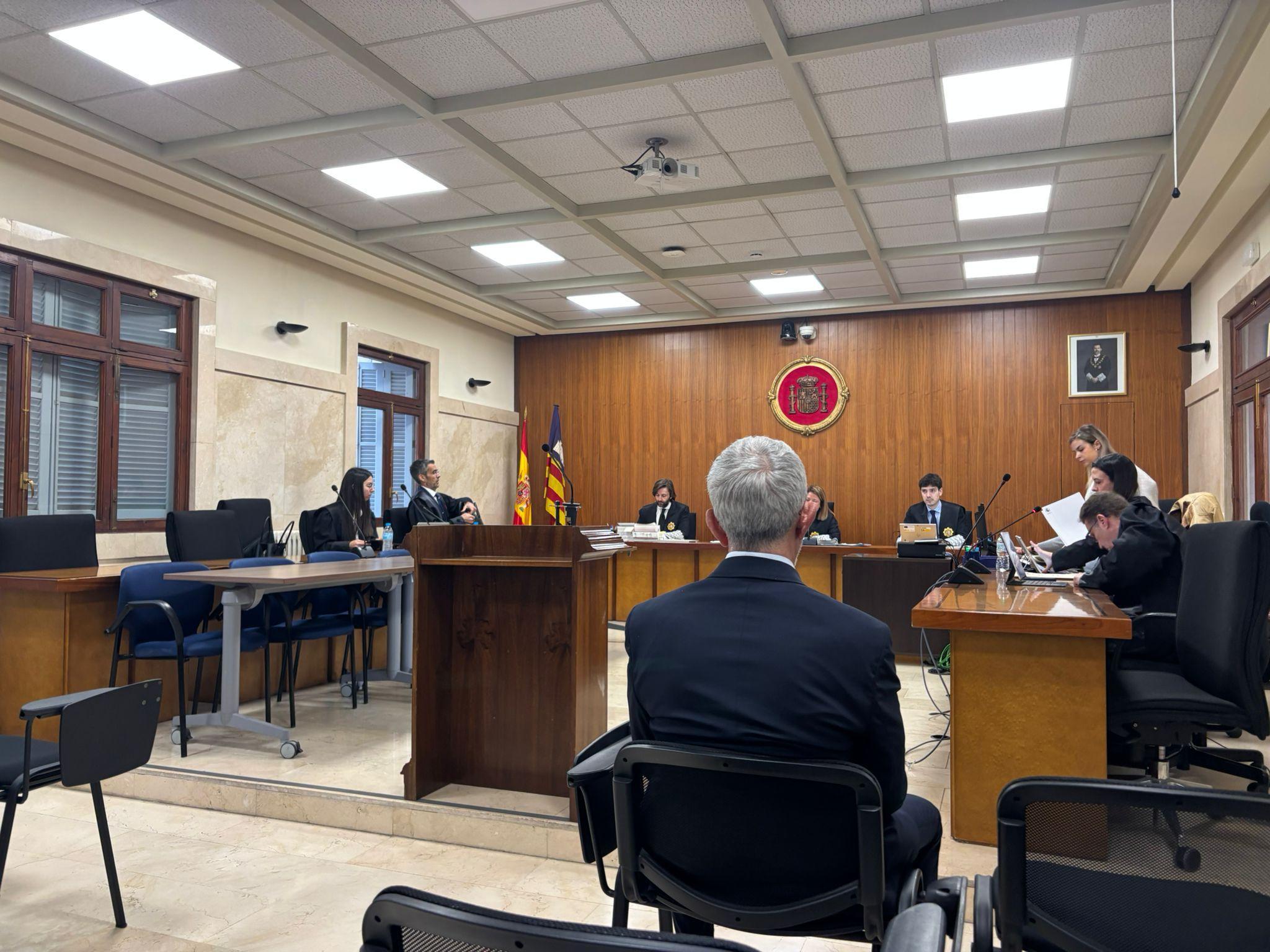 Absuelto un hombre acusado de abusar de su ahijada menor de edad en Ciutat durante seis años