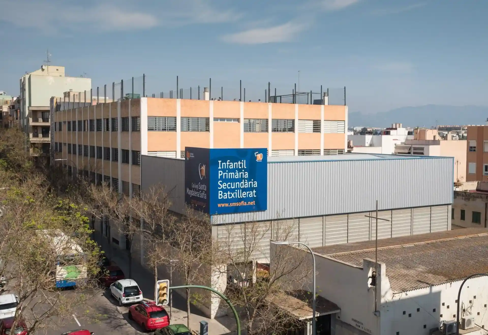 El aire de seis centros educativos de Palma supera los límites de contaminación que recomienda la OMS