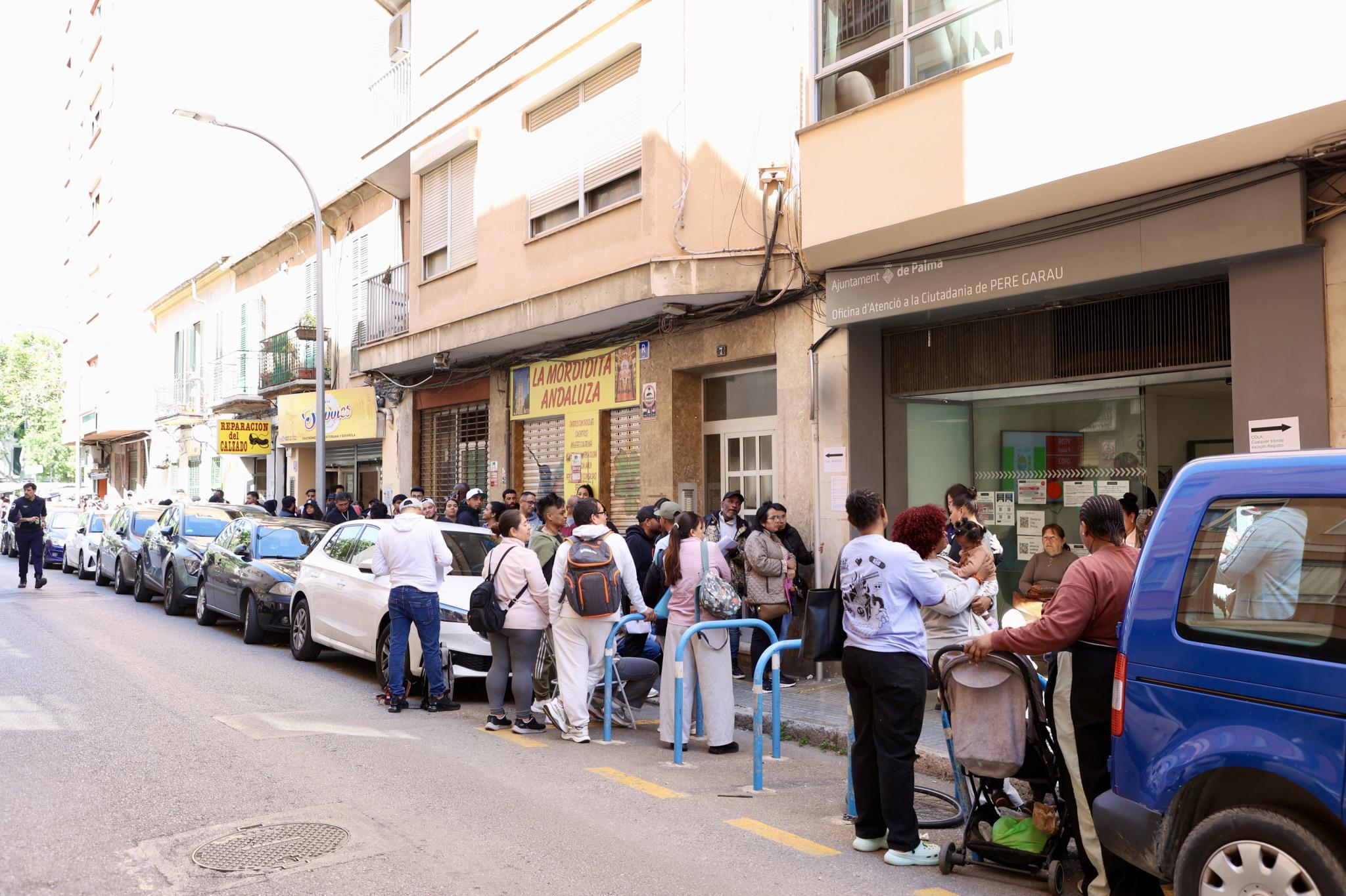 Nueva jornada de colas en las oficinas de atención ciudadana, pero sin incidencias