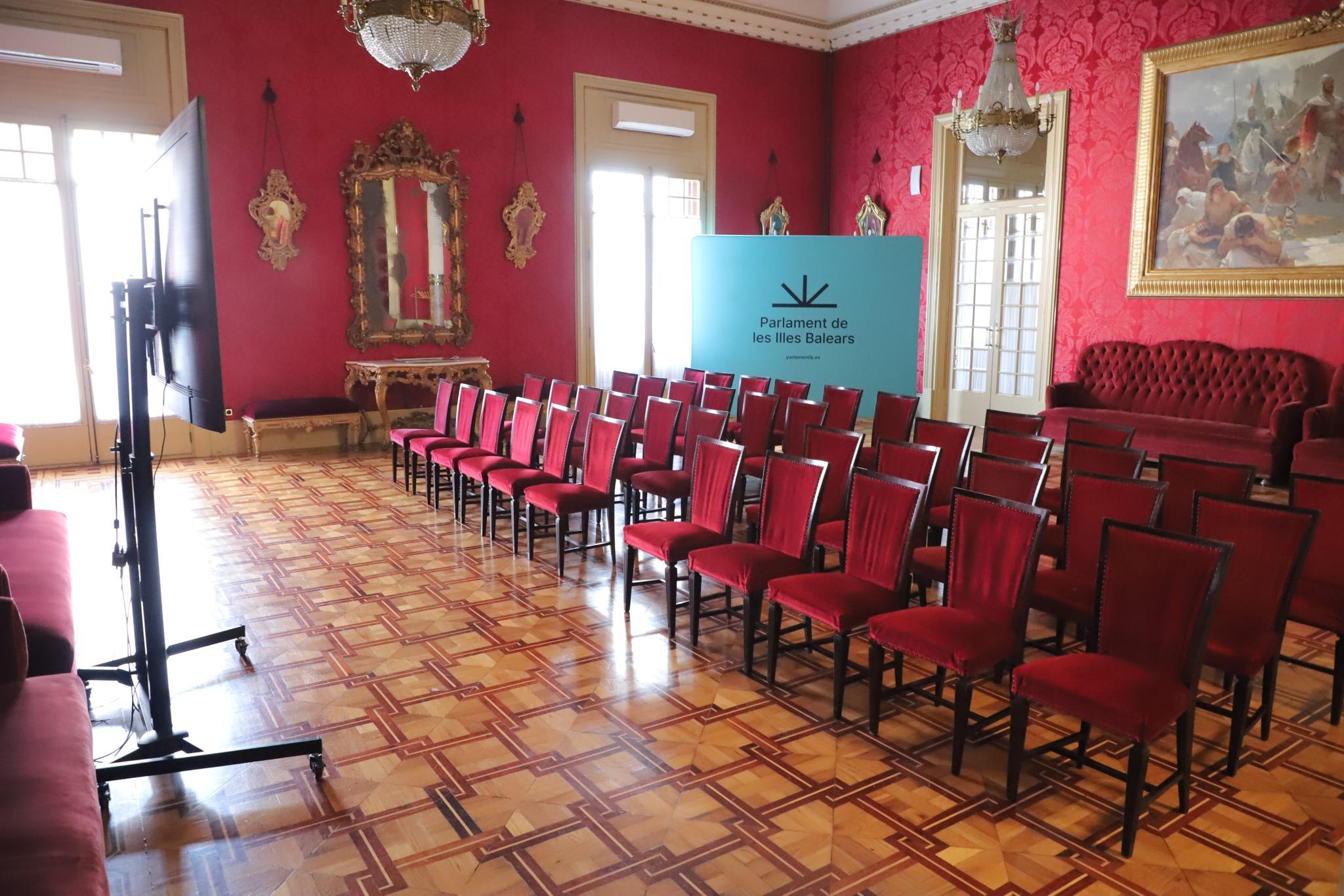 El PP aprueba el acto institucional por los 40 años de la Ley de Normalización, del que Vox se desmarca