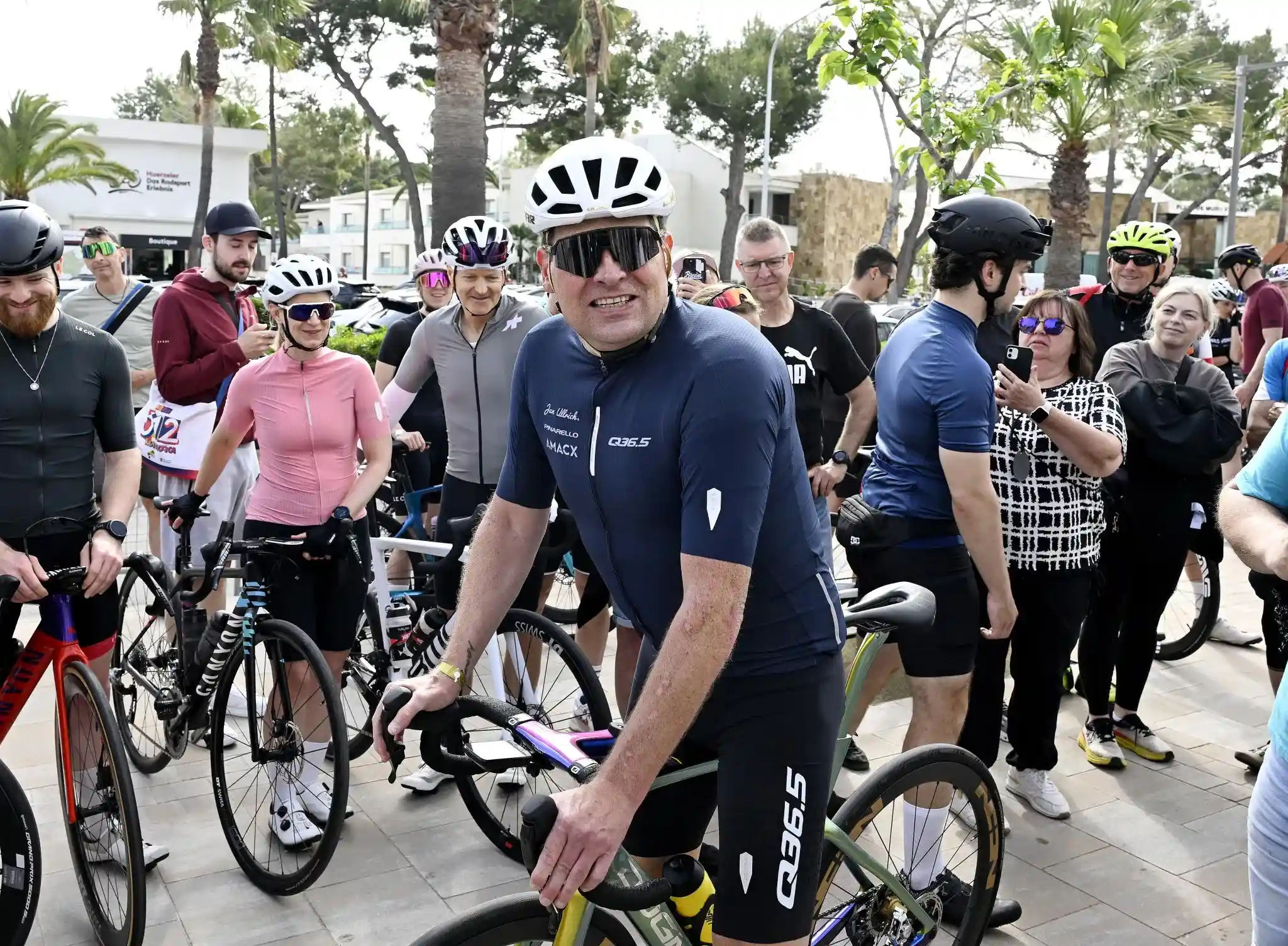 Jan Ullrich desata la locura entre los ciclistas en la Playa de Muro
