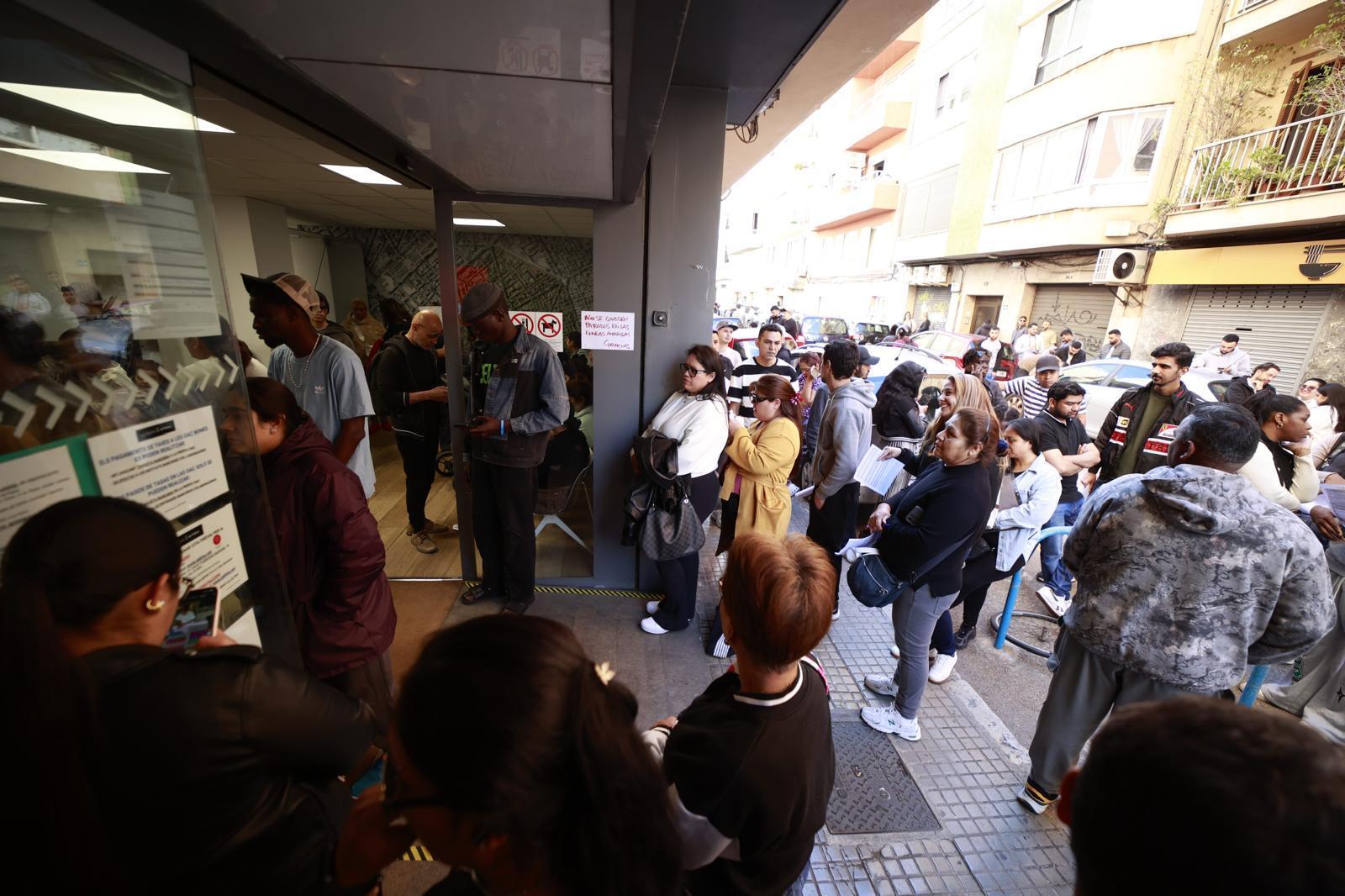 El Govern evita contribuir al debate de la «prioridad nacional» de Vox