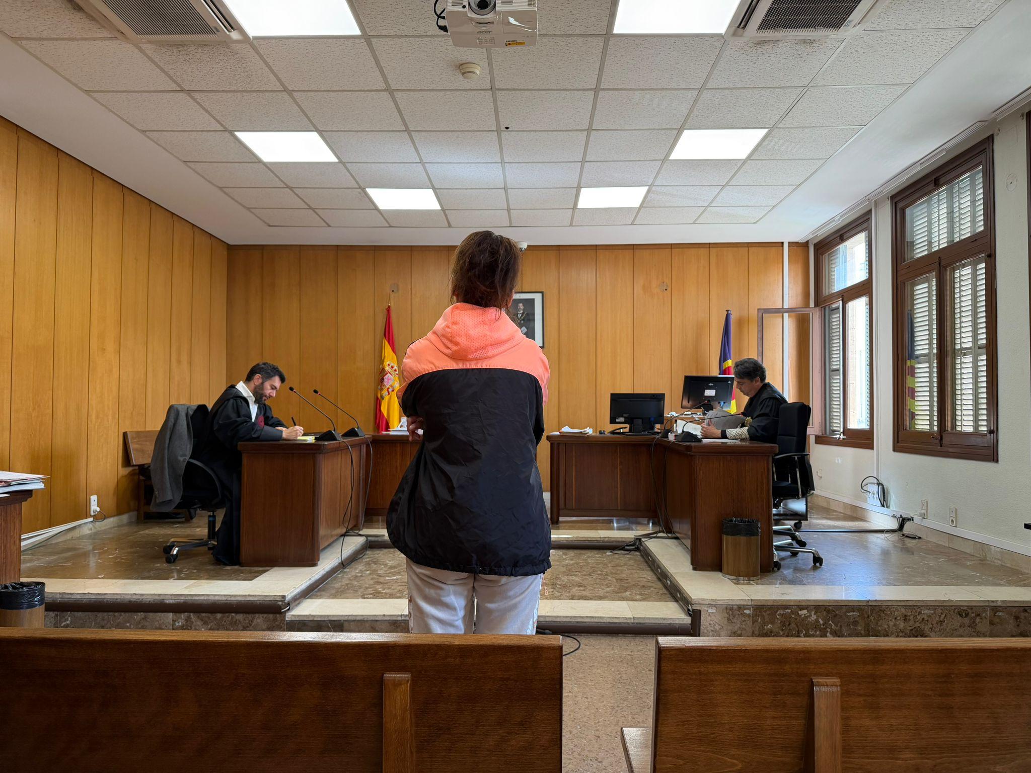 Condenada la 'súper estafadora de Mallorca' por hacer tres simpas en hoteles, en una tienda de animales y en un restaurante