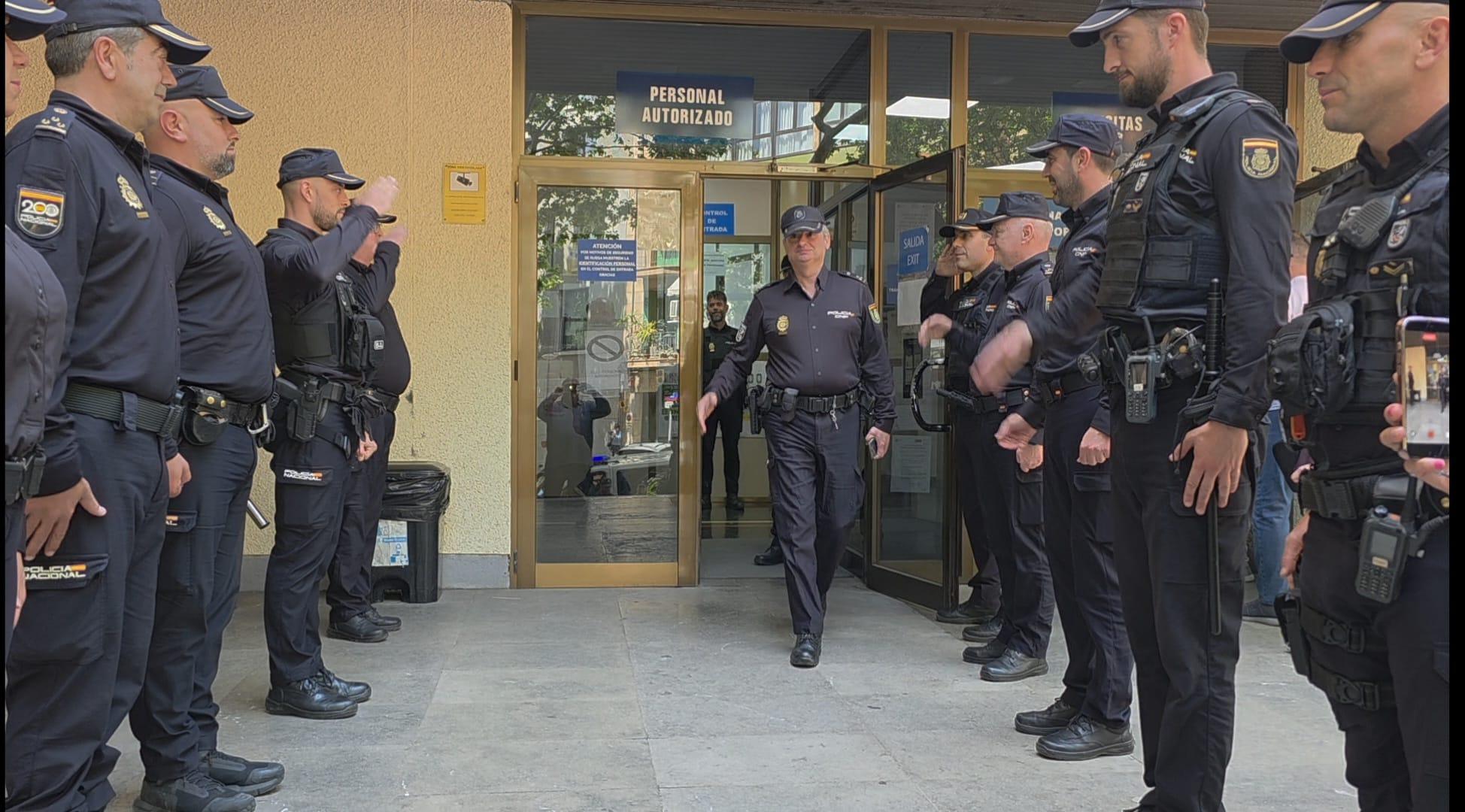 El inspector Clemente Parri se jubila tras 35 años de servicio en la Policía Nacional