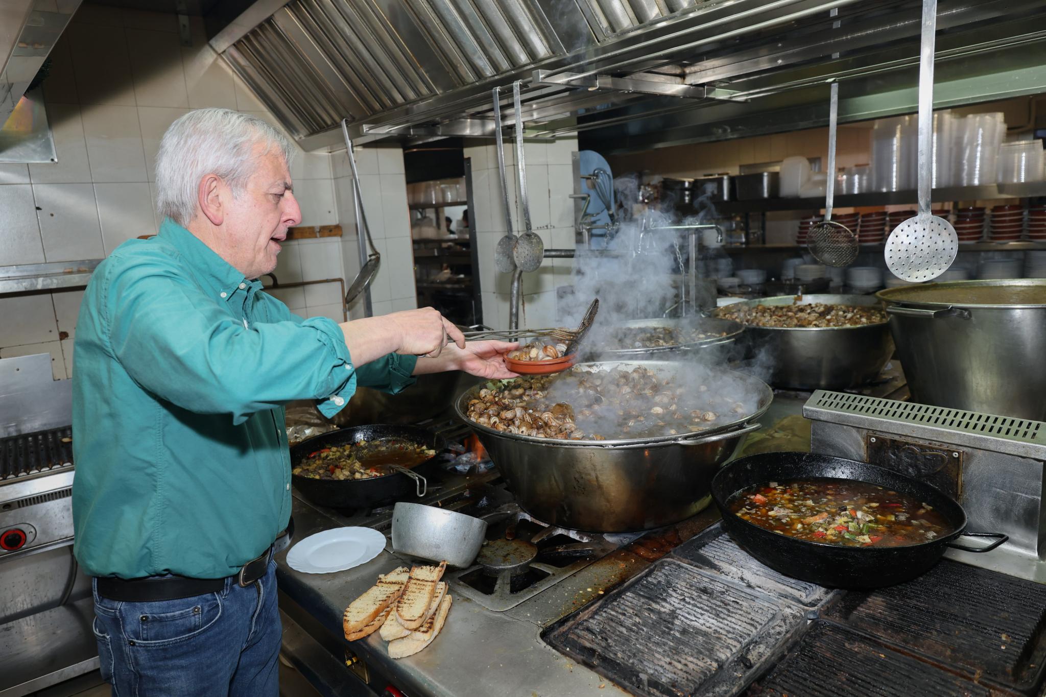 Sant Marc reúne a miles de personas en Es Cruce con más de 6.000 kilos de caracoles servidos